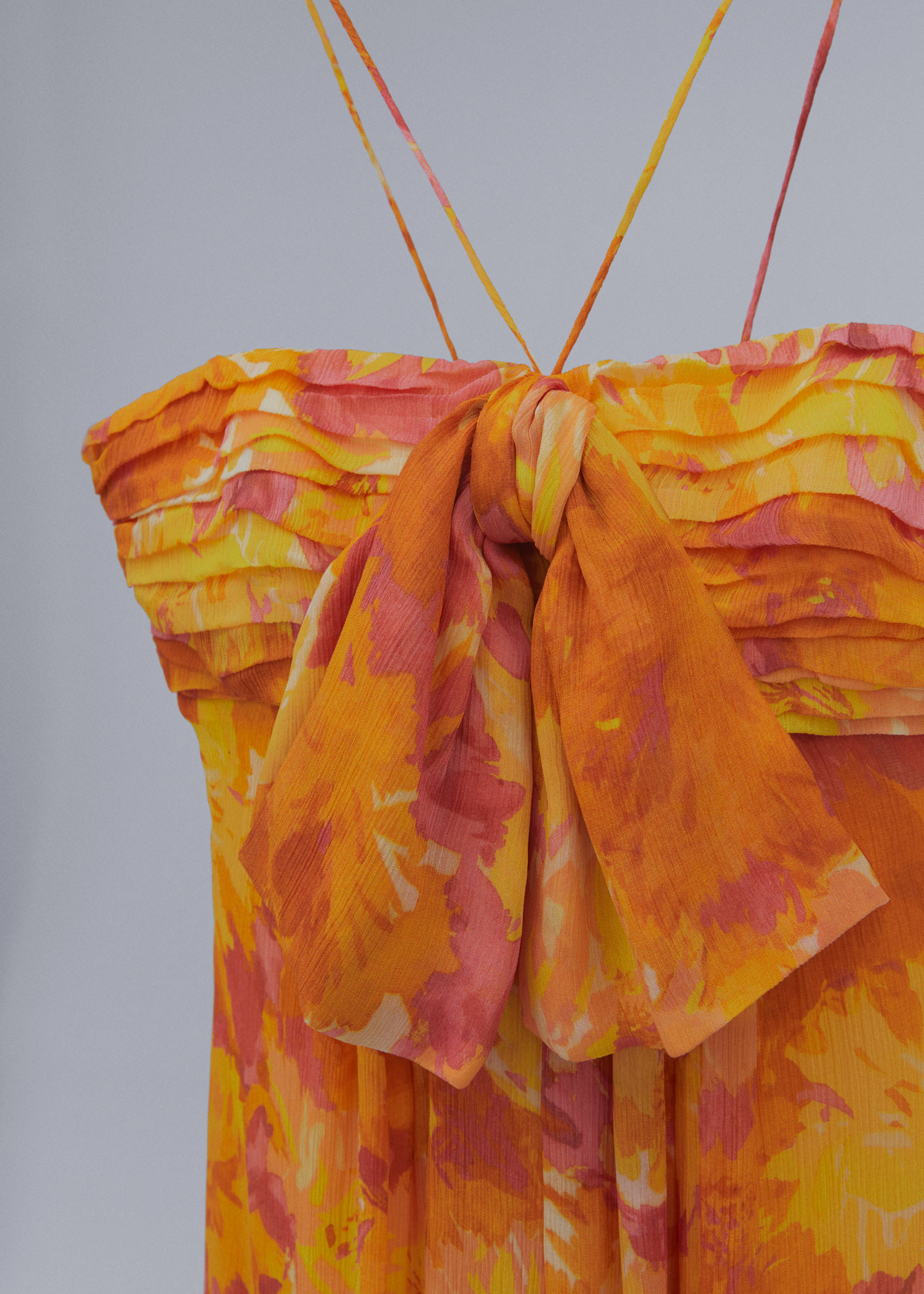 Pleated dress with bow neckline - Details of the article 8, Pastel Orange. Ref: 57071182-00.