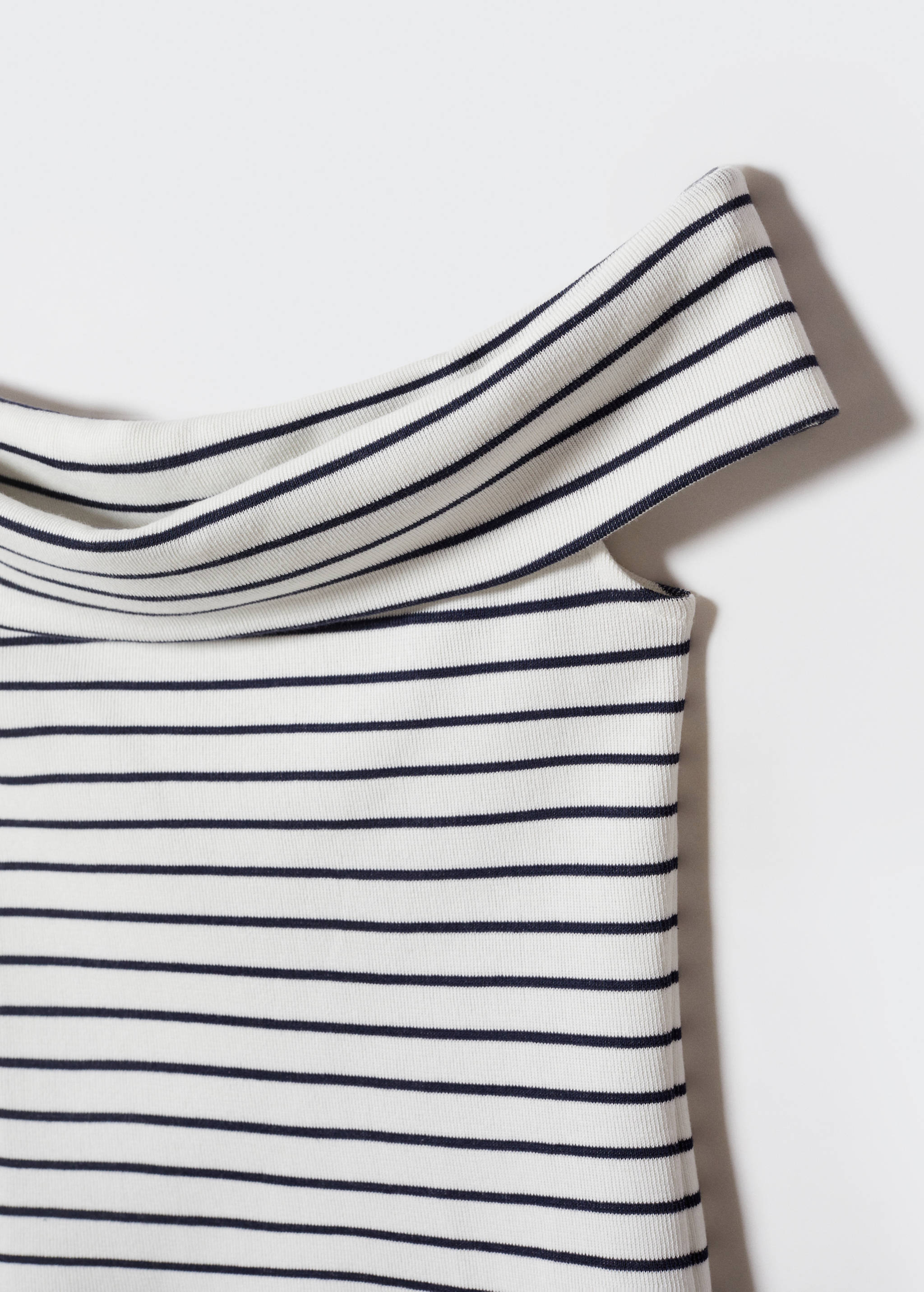 Top épaules dénudées - Détail de l'article 8