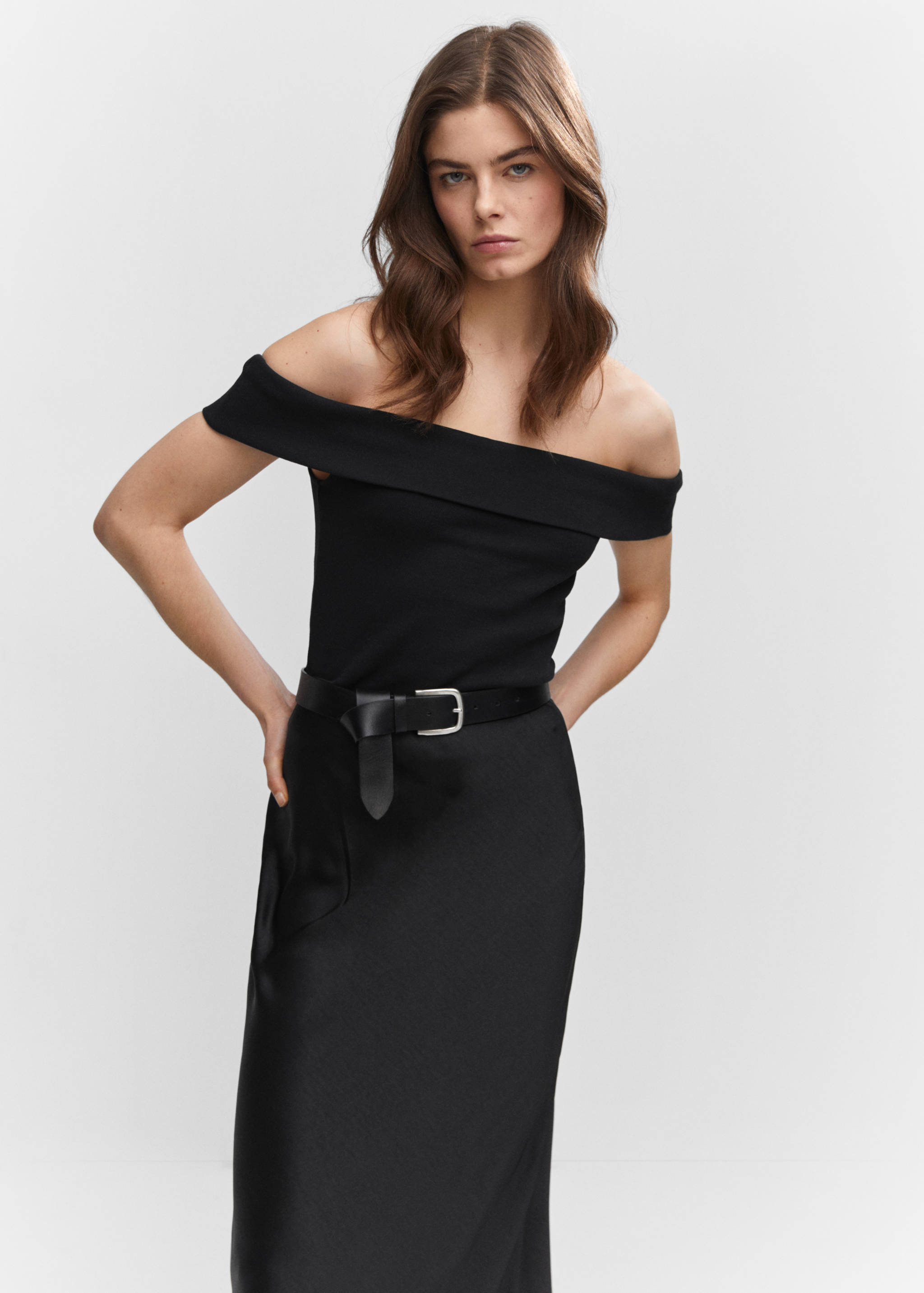 Top épaules dénudées - Plan moyen