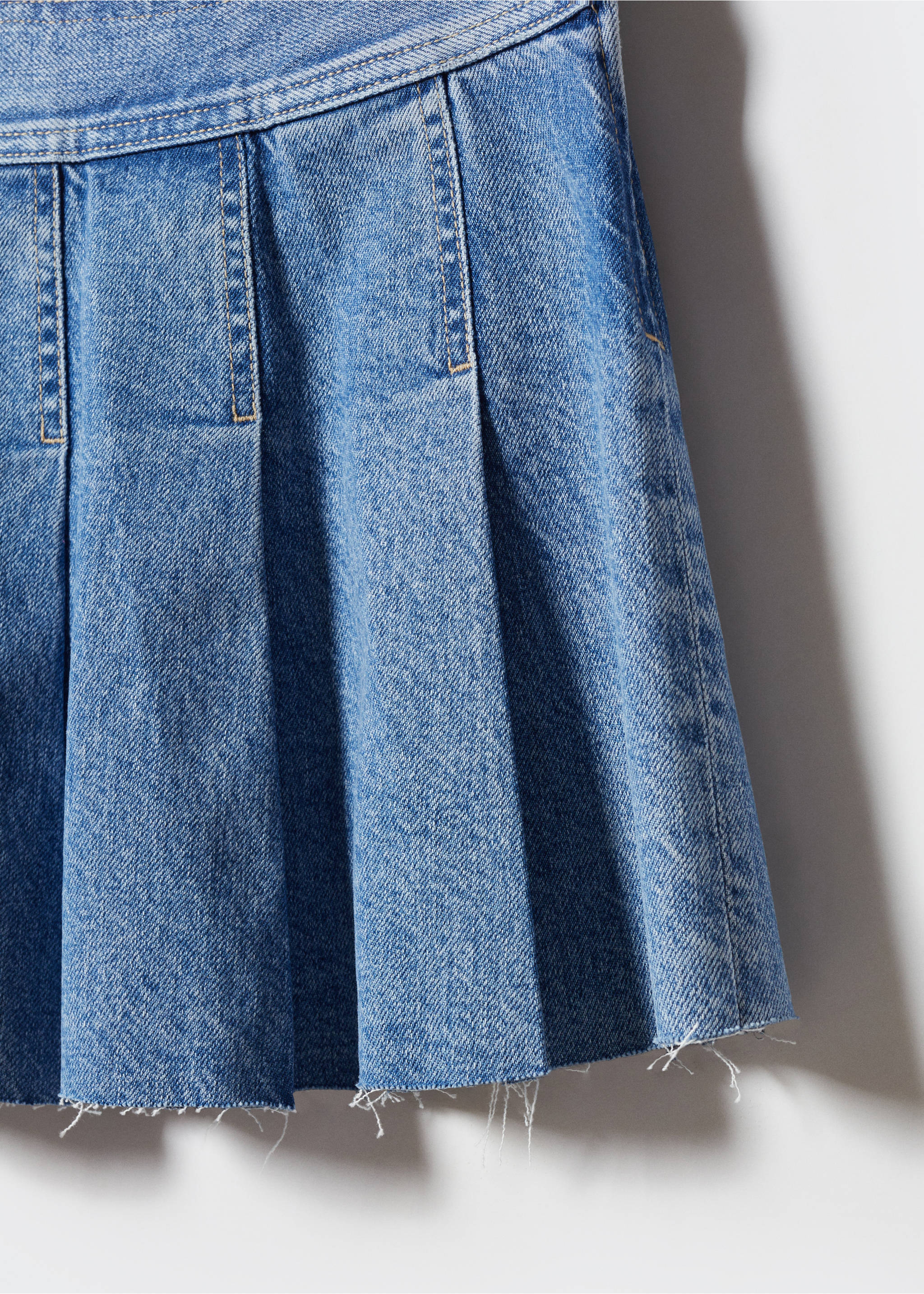 Denim mini-skirt - Details of the article 8, Medium Blue. Ref: 57073808-00.