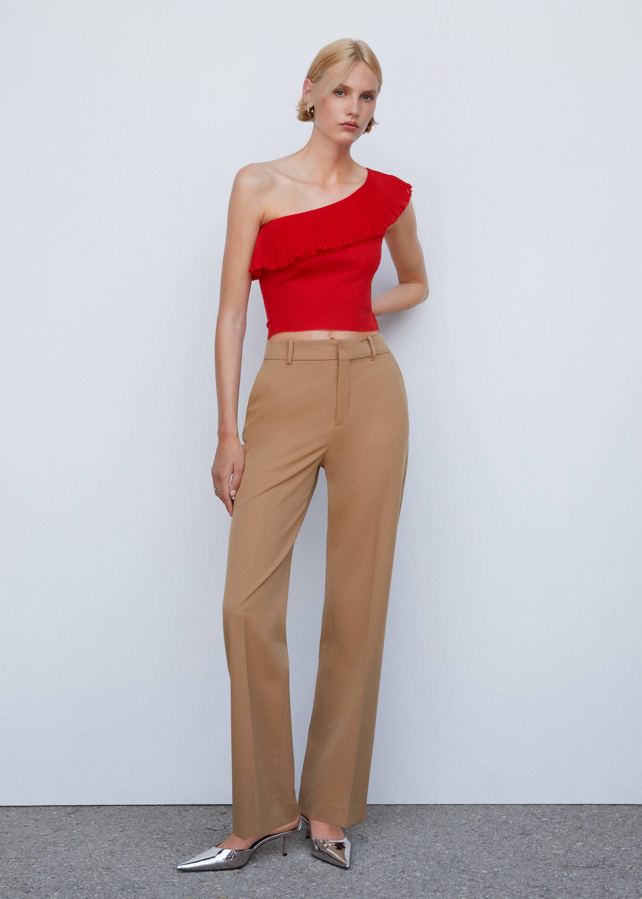 タンクトップ SHOULDER RUFFLE SHIRRING TOP Soft Romance Ruffle Off-The-Shoulder Crop Top | Windsor