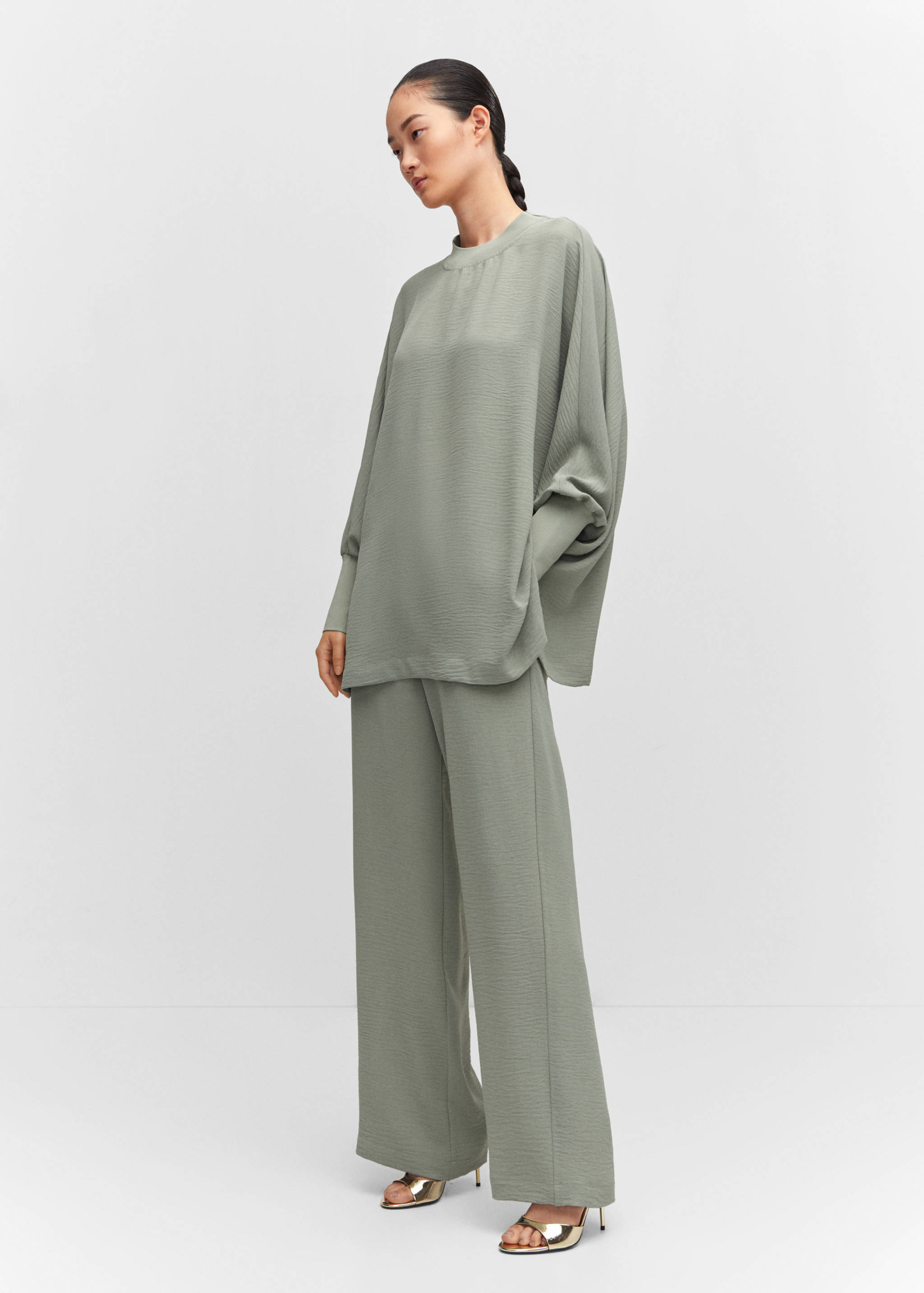 Брюки-джоггеры с карманами - Общий план