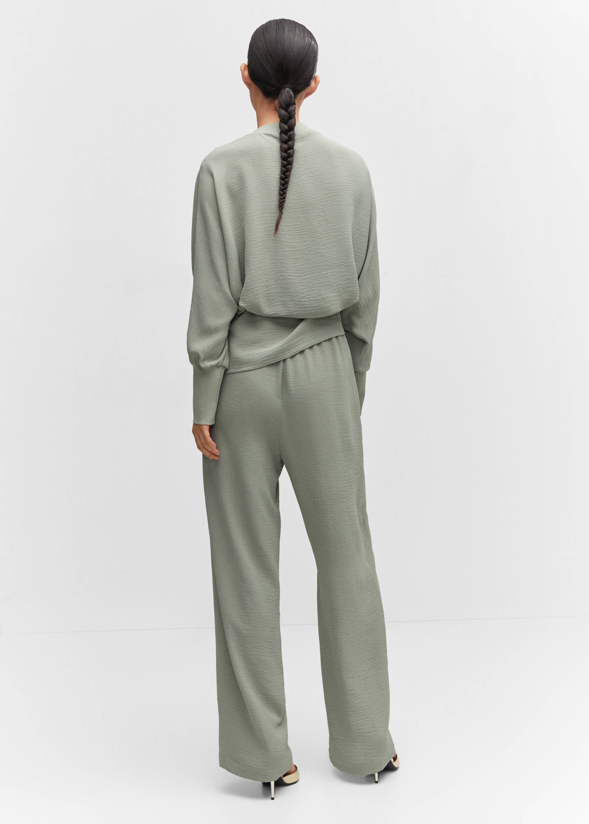 Брюки-джоггеры с карманами - Обратная сторона изделия