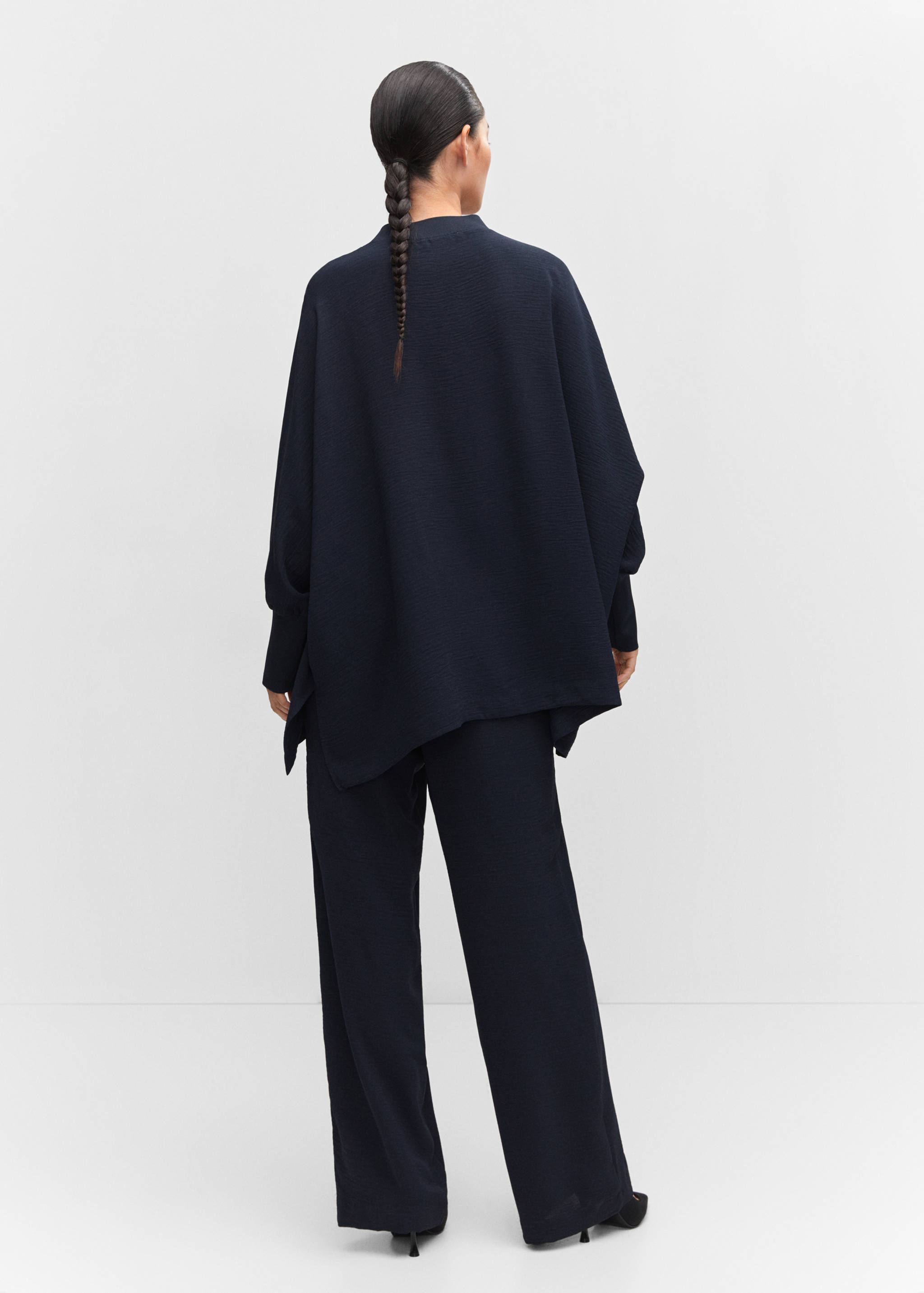 Брюки-джоггеры с карманами - Обратная сторона изделия