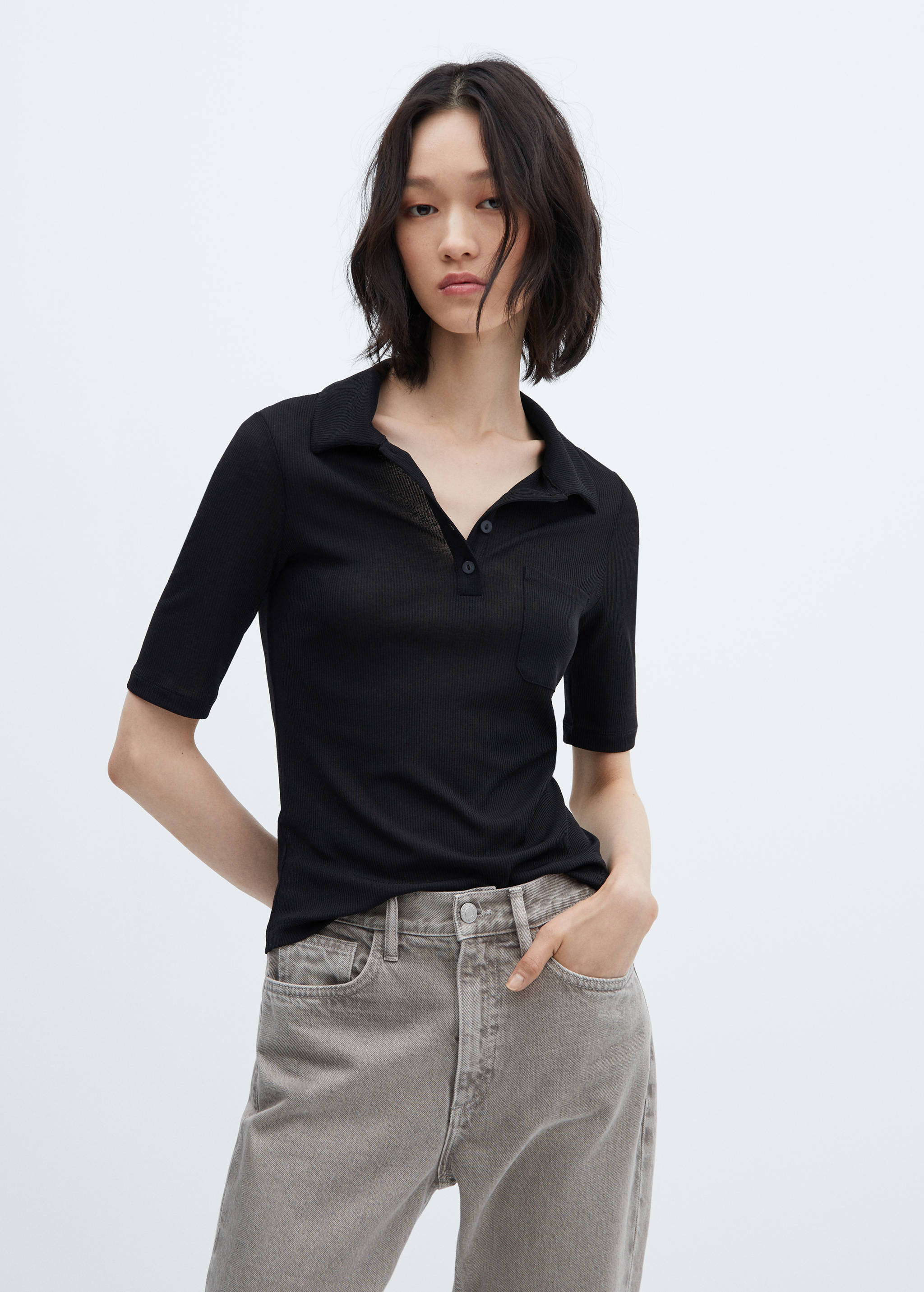 Поло с короткими рукавами и пуговицами - Средний план