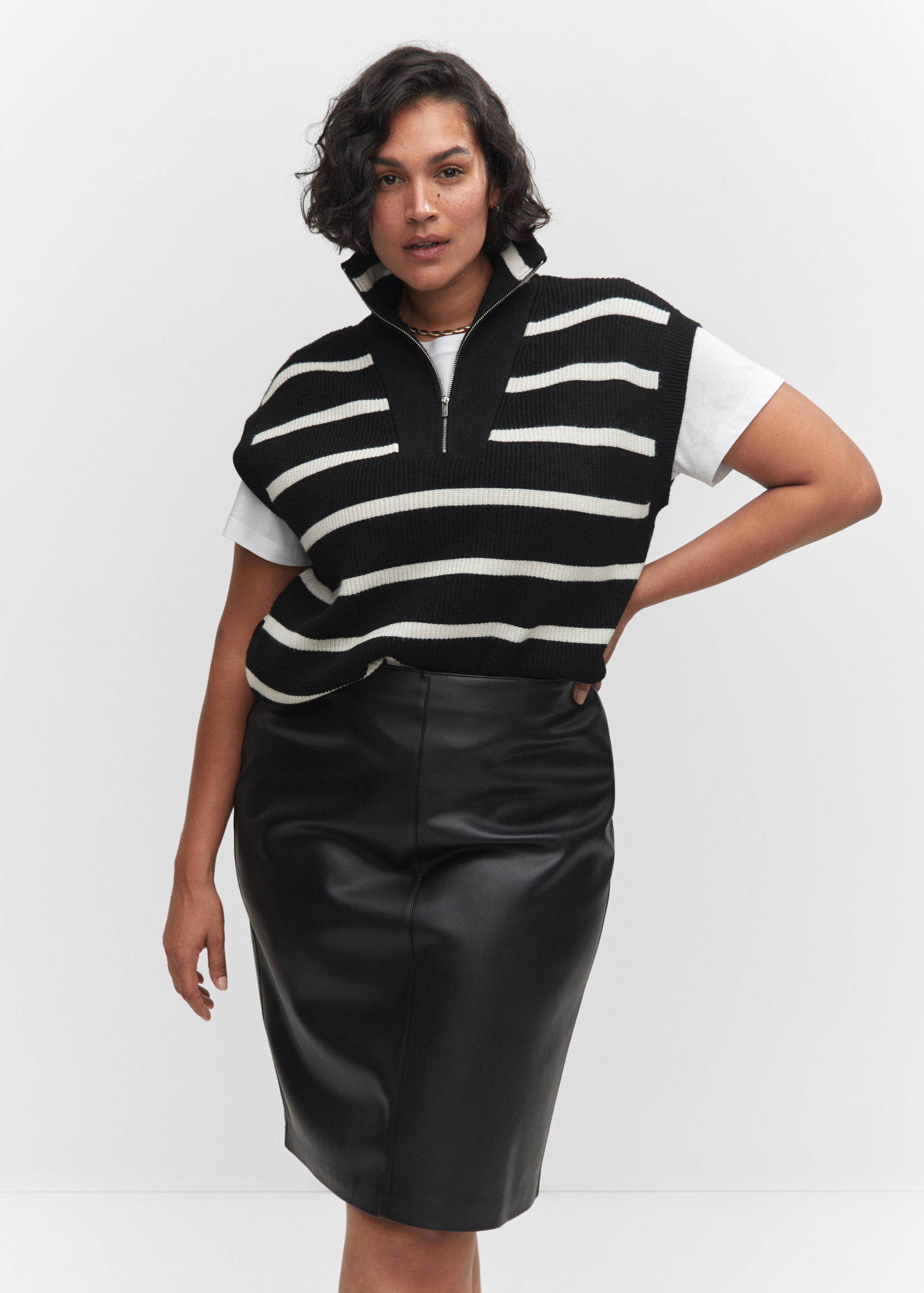 Leather-effect pencil skirt - Details of the article 5