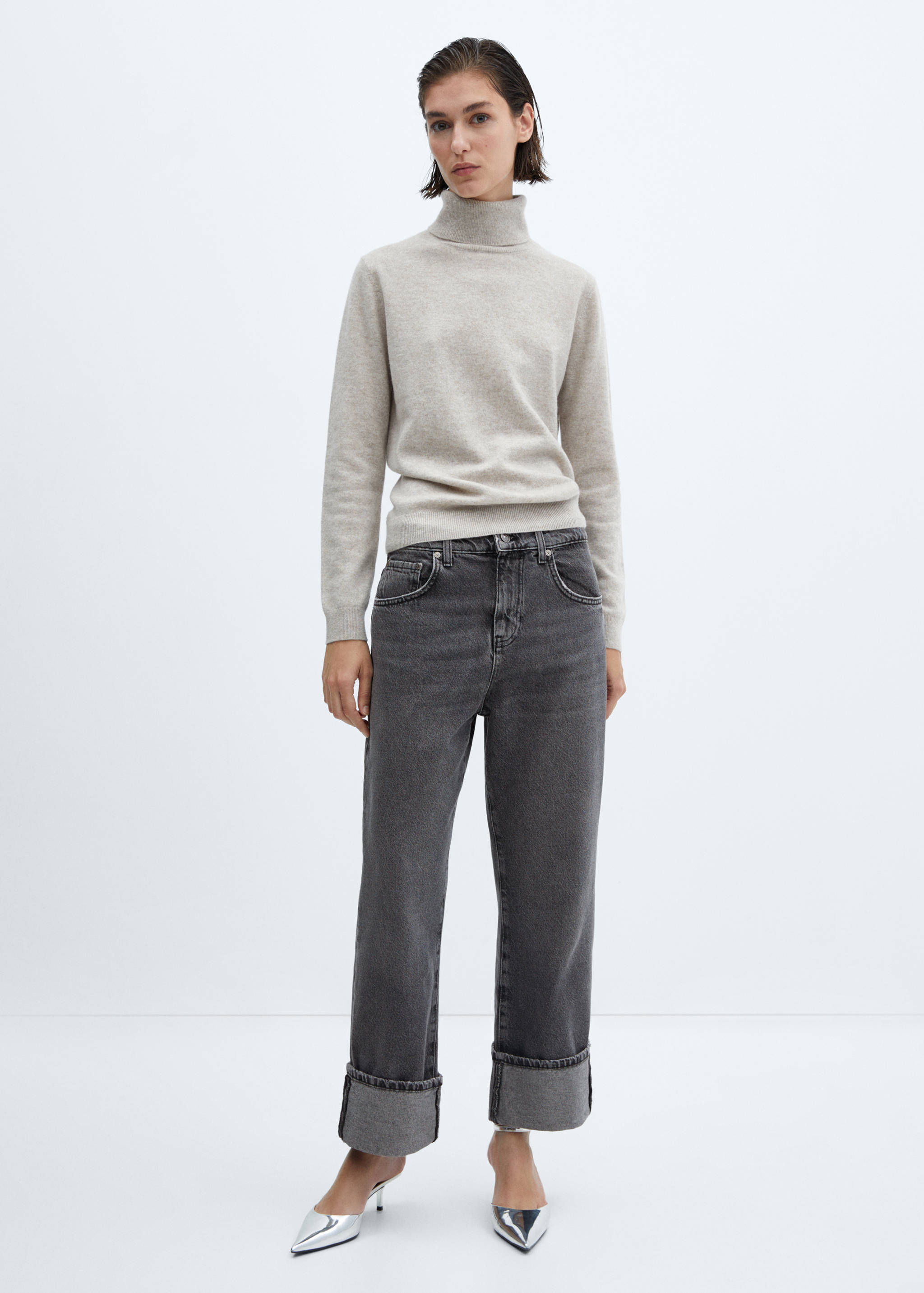 Wide leg jeans with turned-up hem - General plane