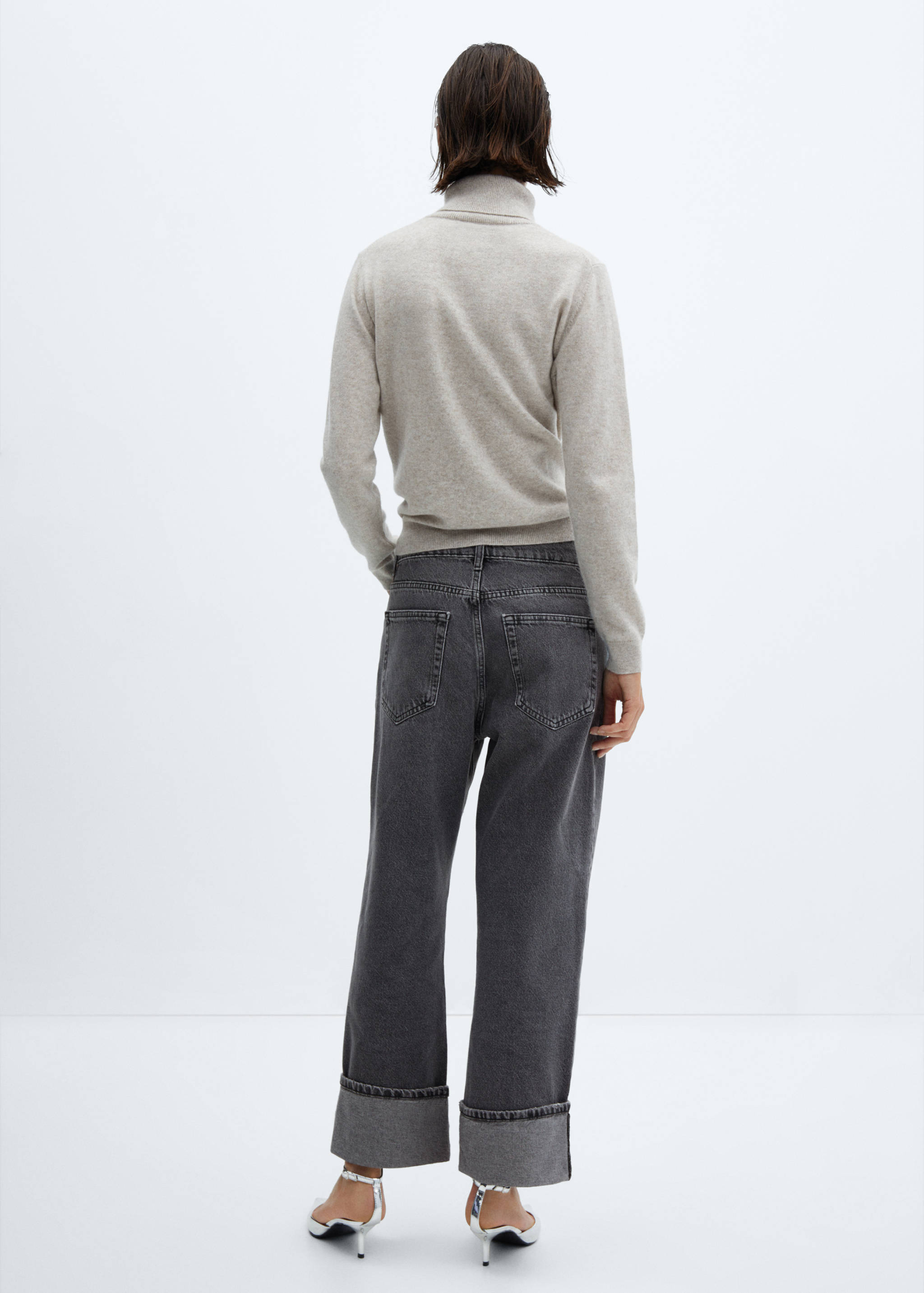 Wide leg jeans with turned-up hem - Reverse of the article