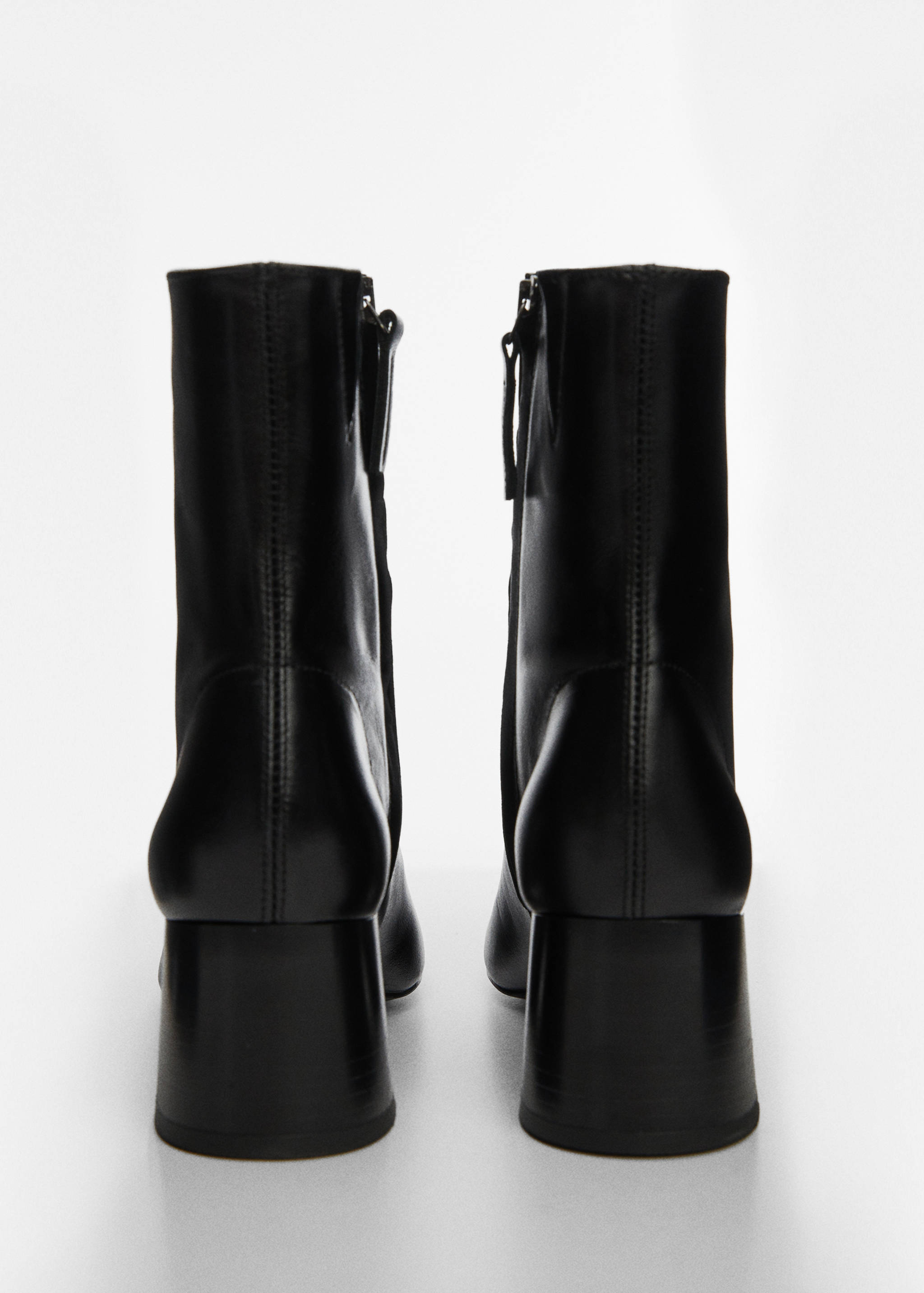 Leather heeled boots - Details of the article 2