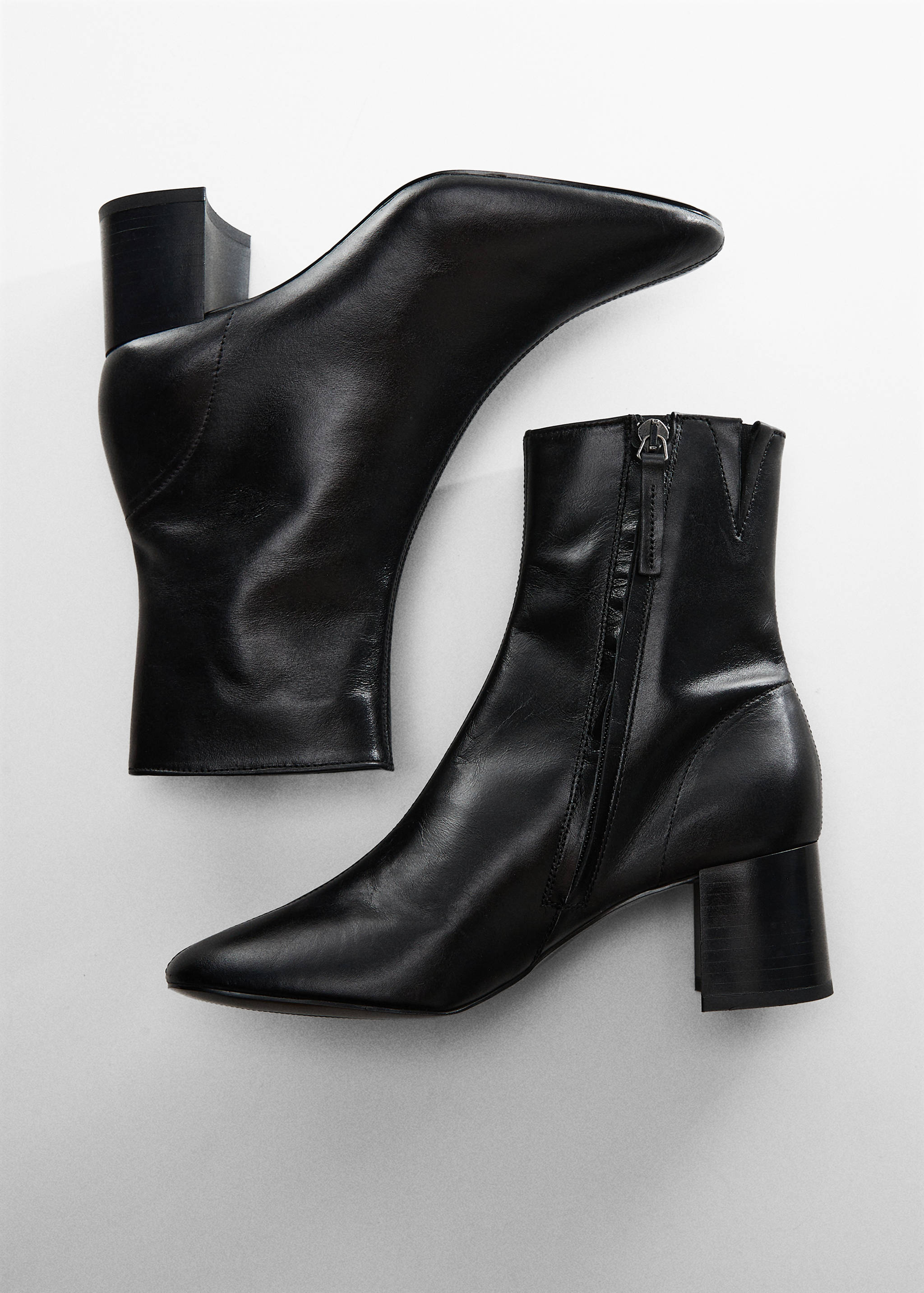 Leather heeled boots - Details of the article 5