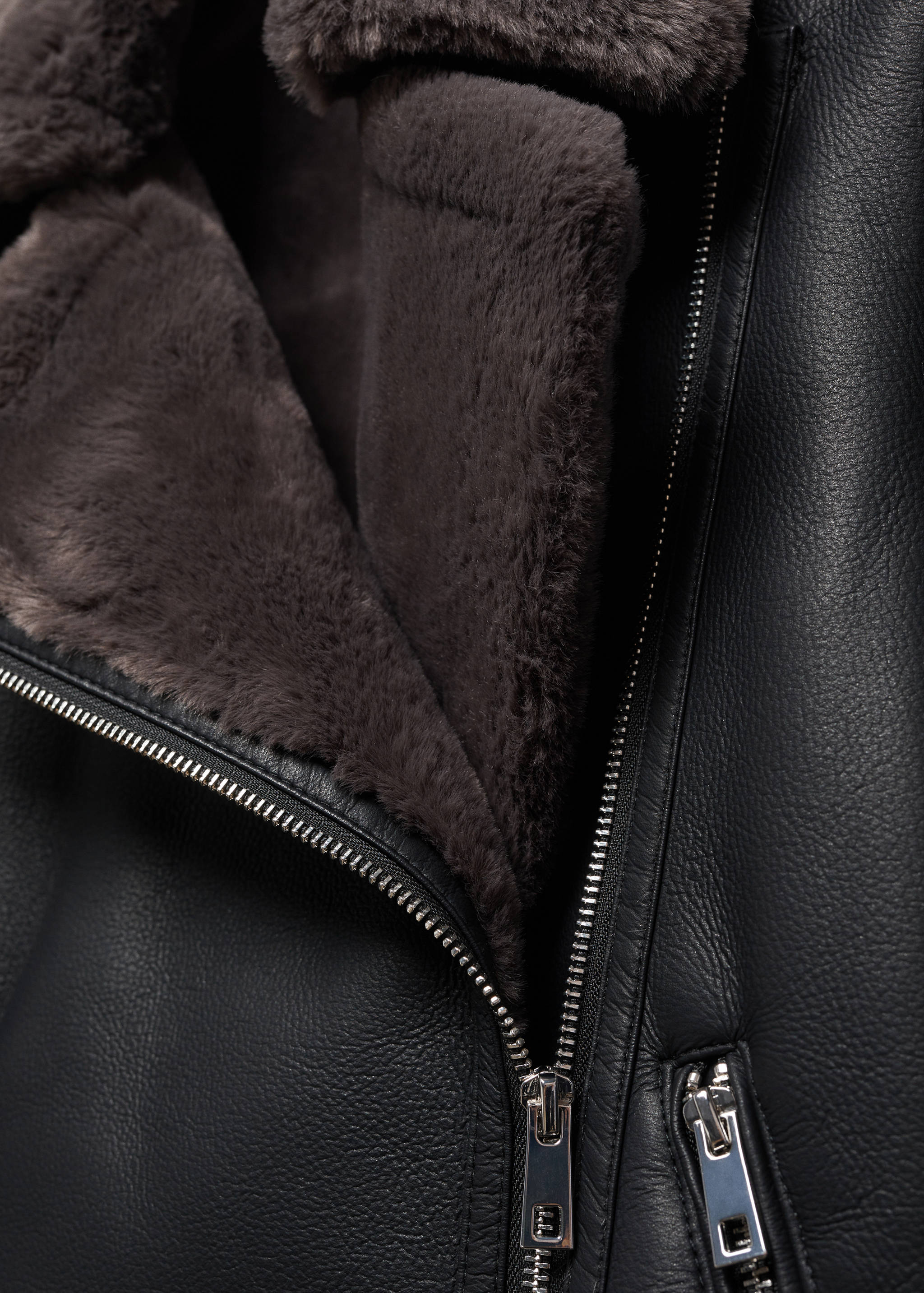 Двусторонняя куртка из искусственной кожи - Деталь изделия 8