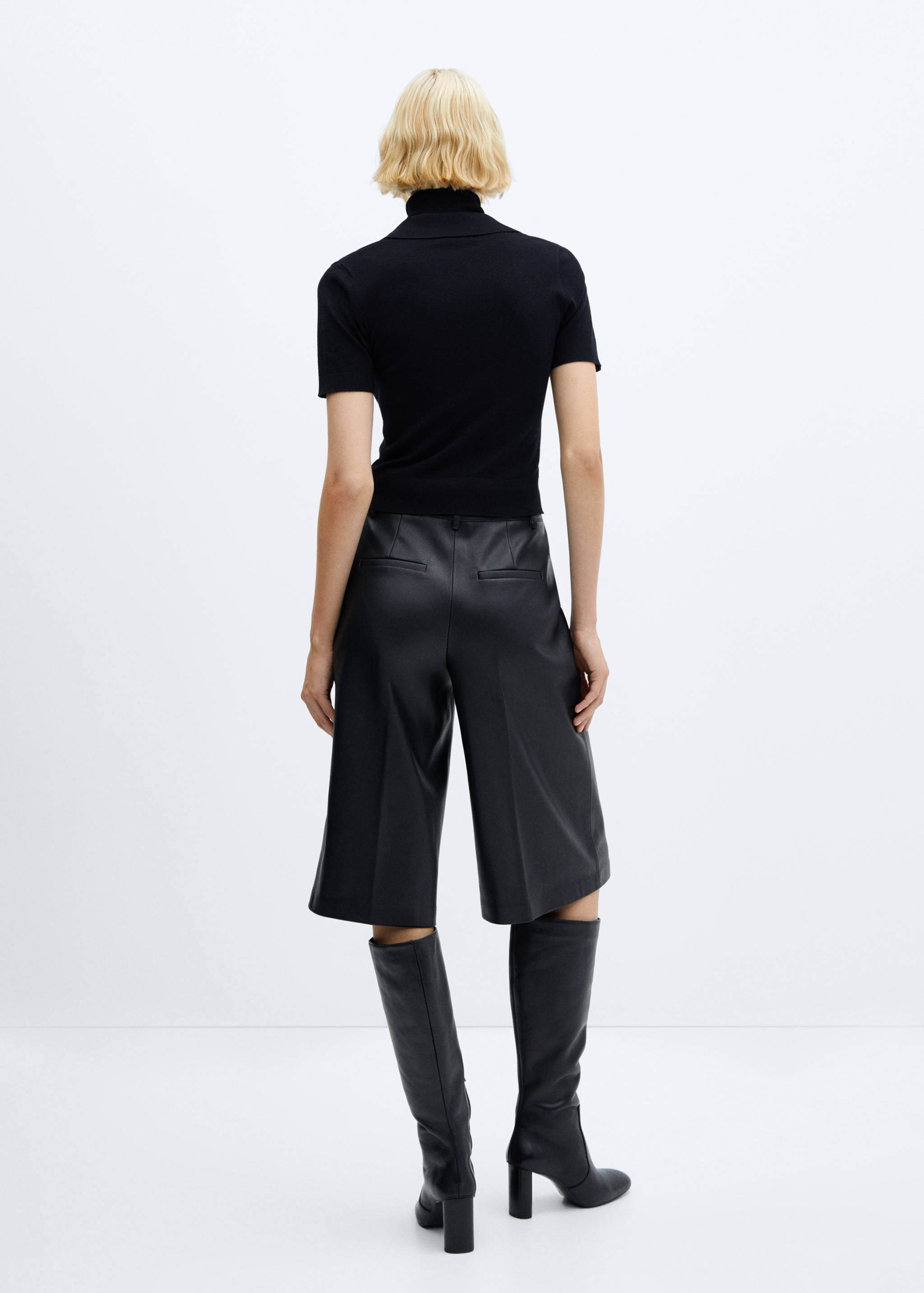 Faux-leather Bermuda shorts - Reverse of the article