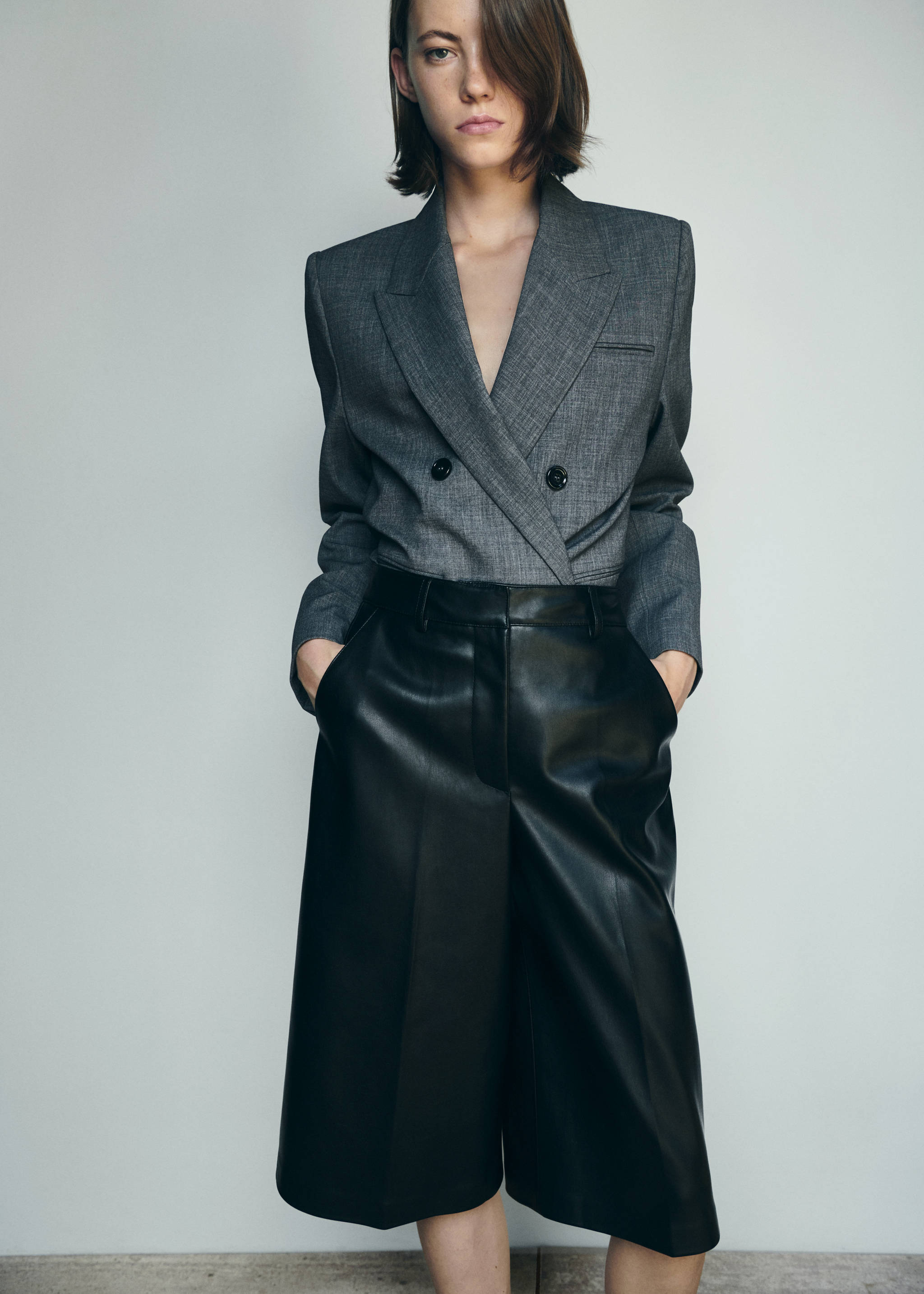 Faux-leather Bermuda shorts - Details of the article 3, Black. Ref: 57075967-00.