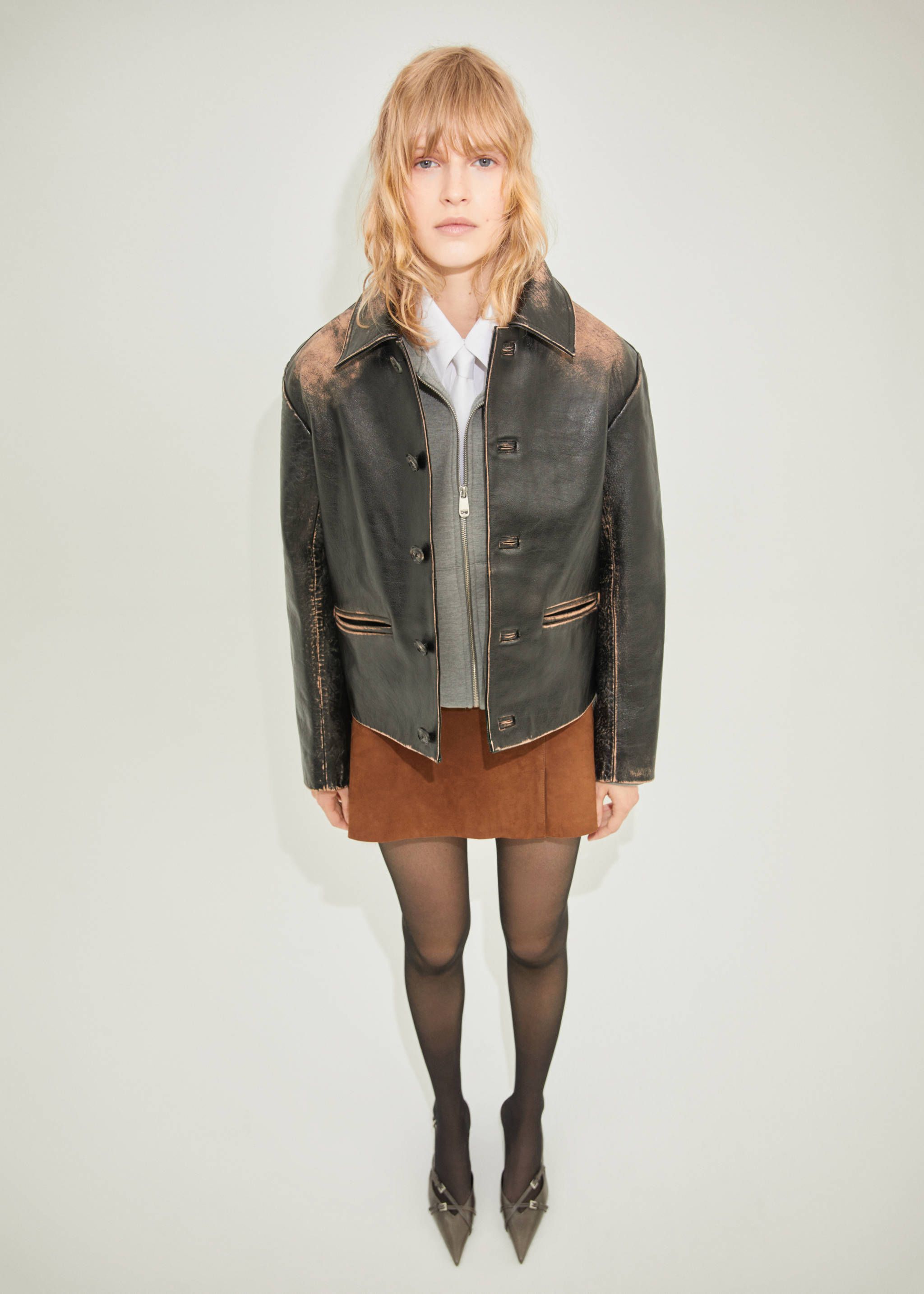 Мини-юбка из замши - Общий план