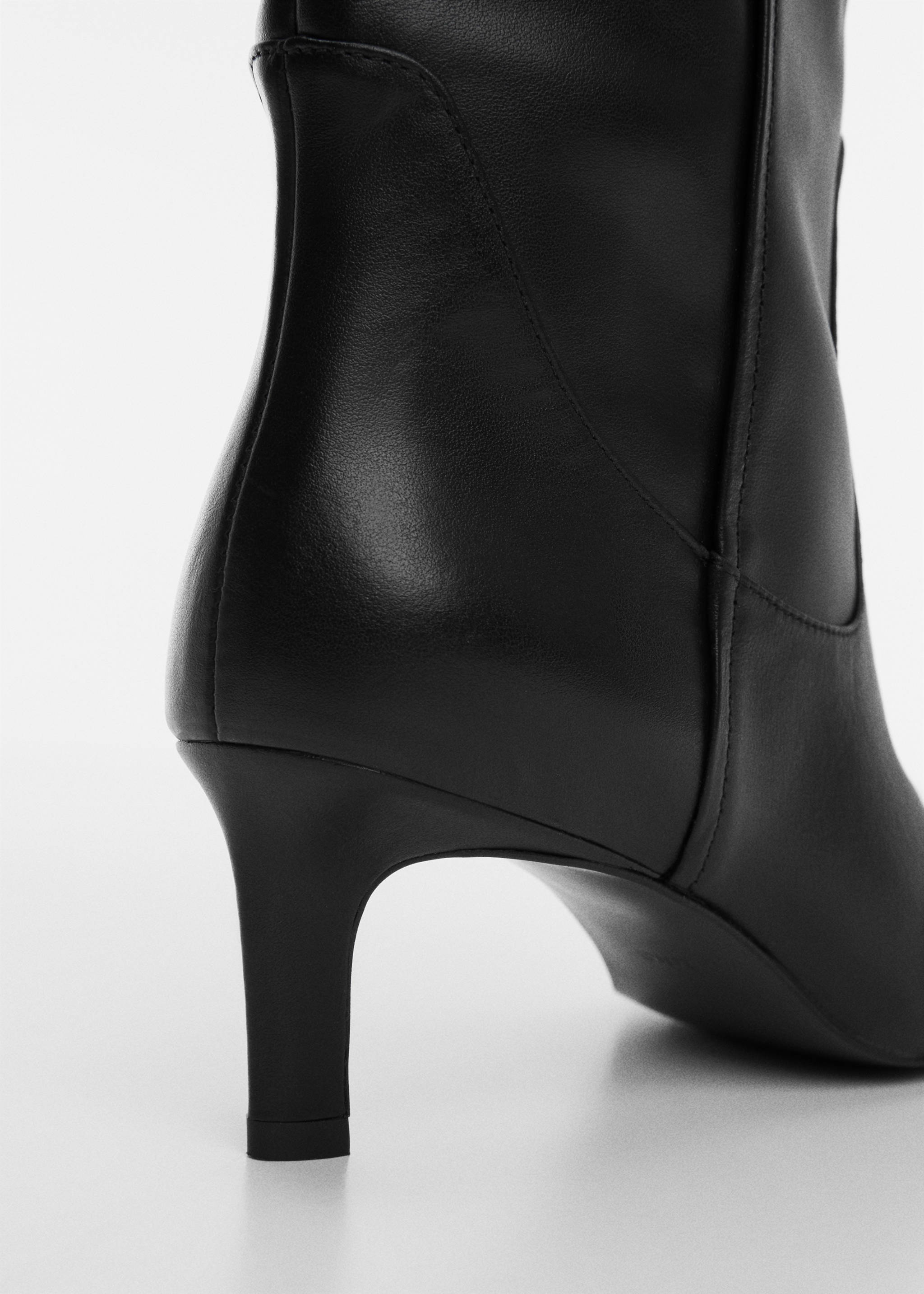 Leather boots with kitten heels - Details of the article 1