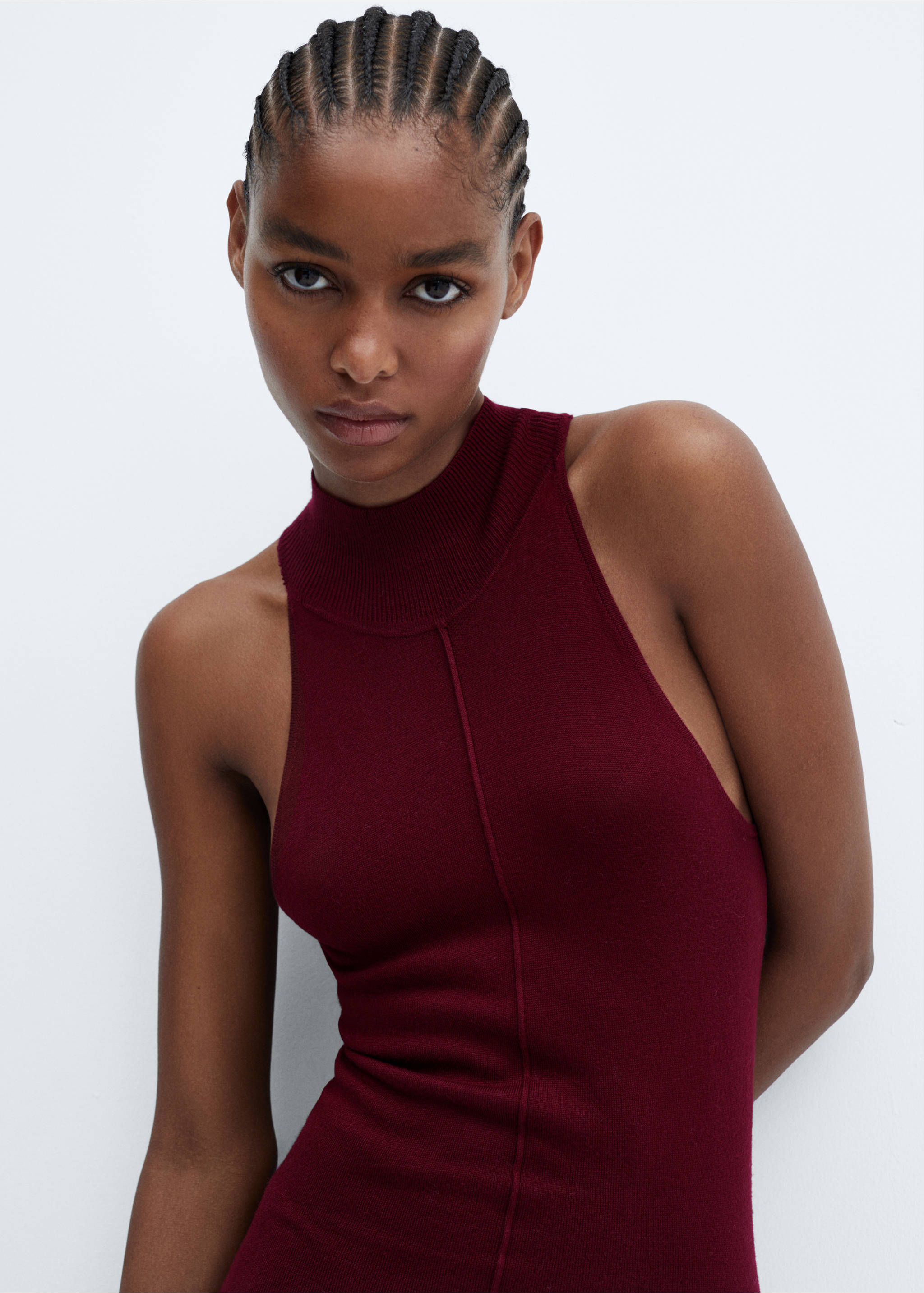 Fitted dress with back slit - Details of the article 1, Wine. Ref: 57076307-00.