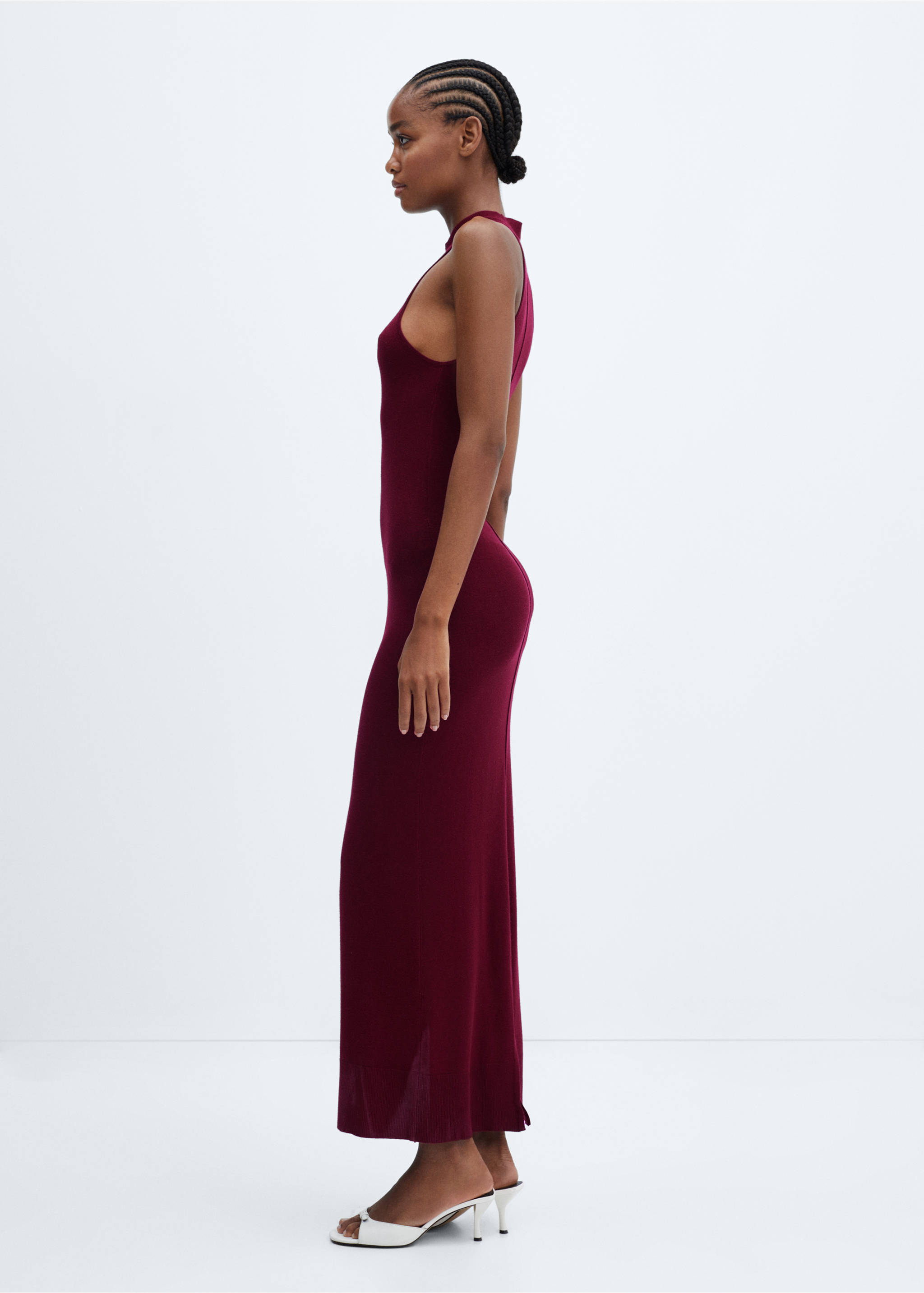 Fitted dress with back slit - Details of the article 2, Wine. Ref: 57076307-00.