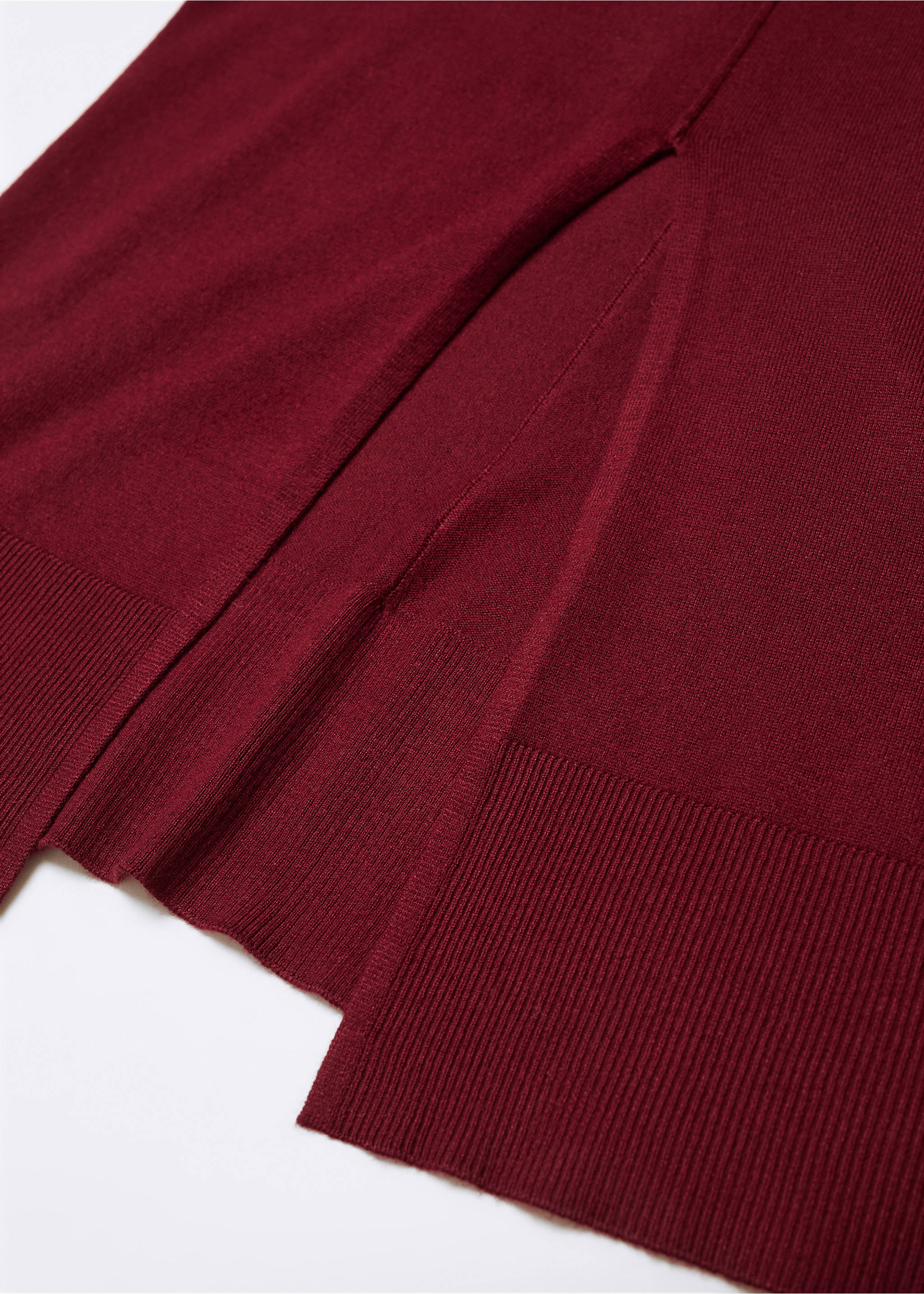 Fitted dress with back slit - Details of the article 8, Wine. Ref: 57076307-00.