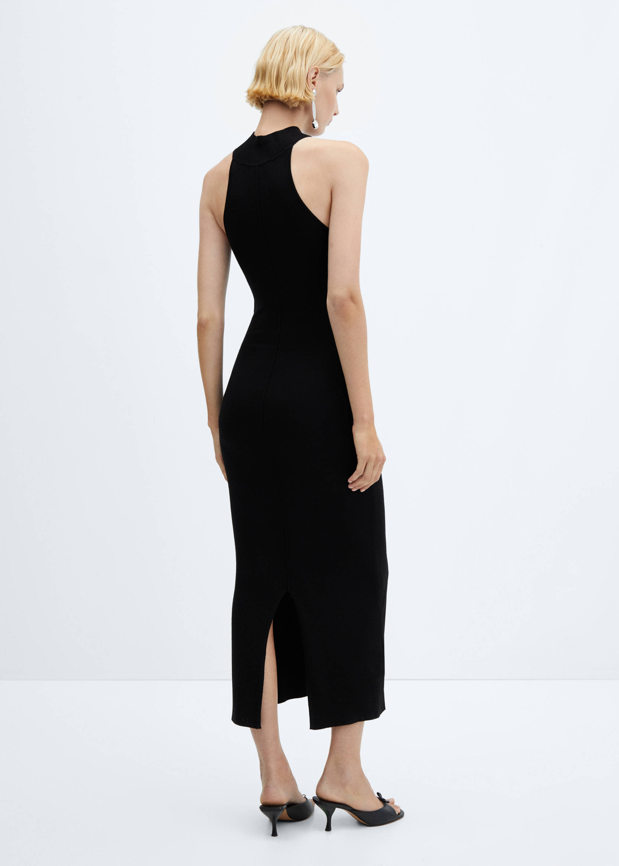 Fitted dress with back slit - Reverse of the article