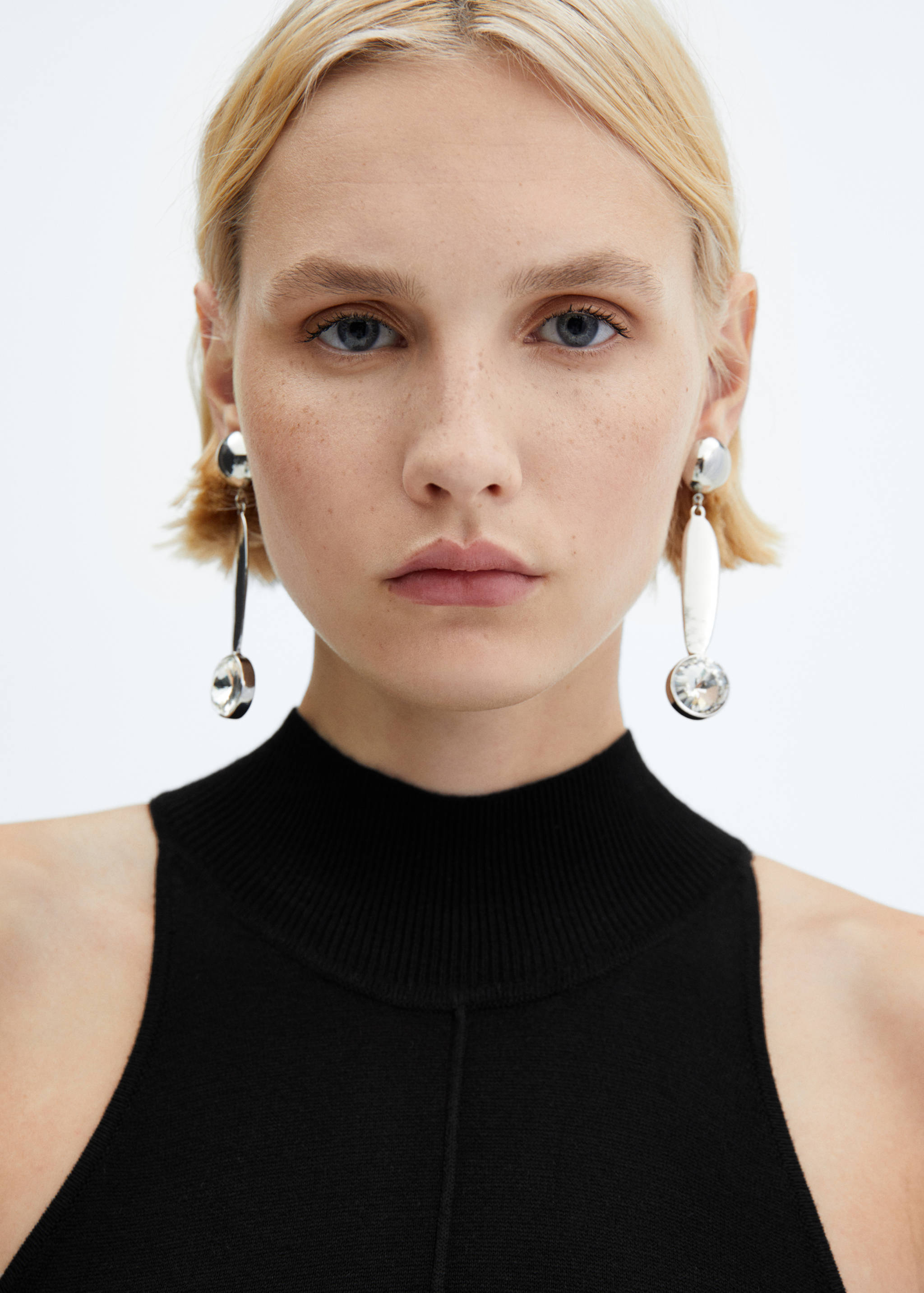 Fitted dress with back slit - Details of the article 1