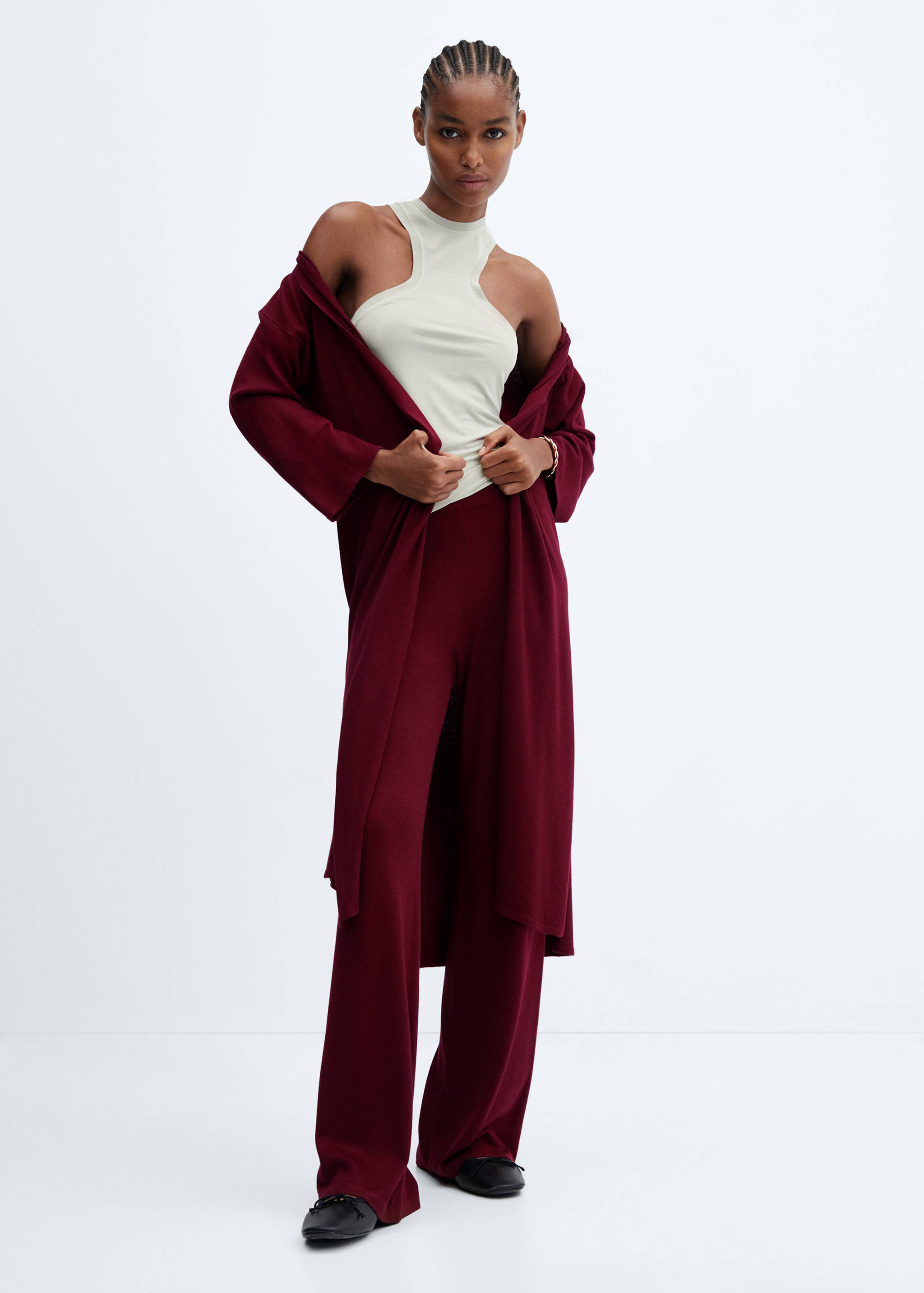 Длинный кардиган из тонкого трикотажа - Общий план