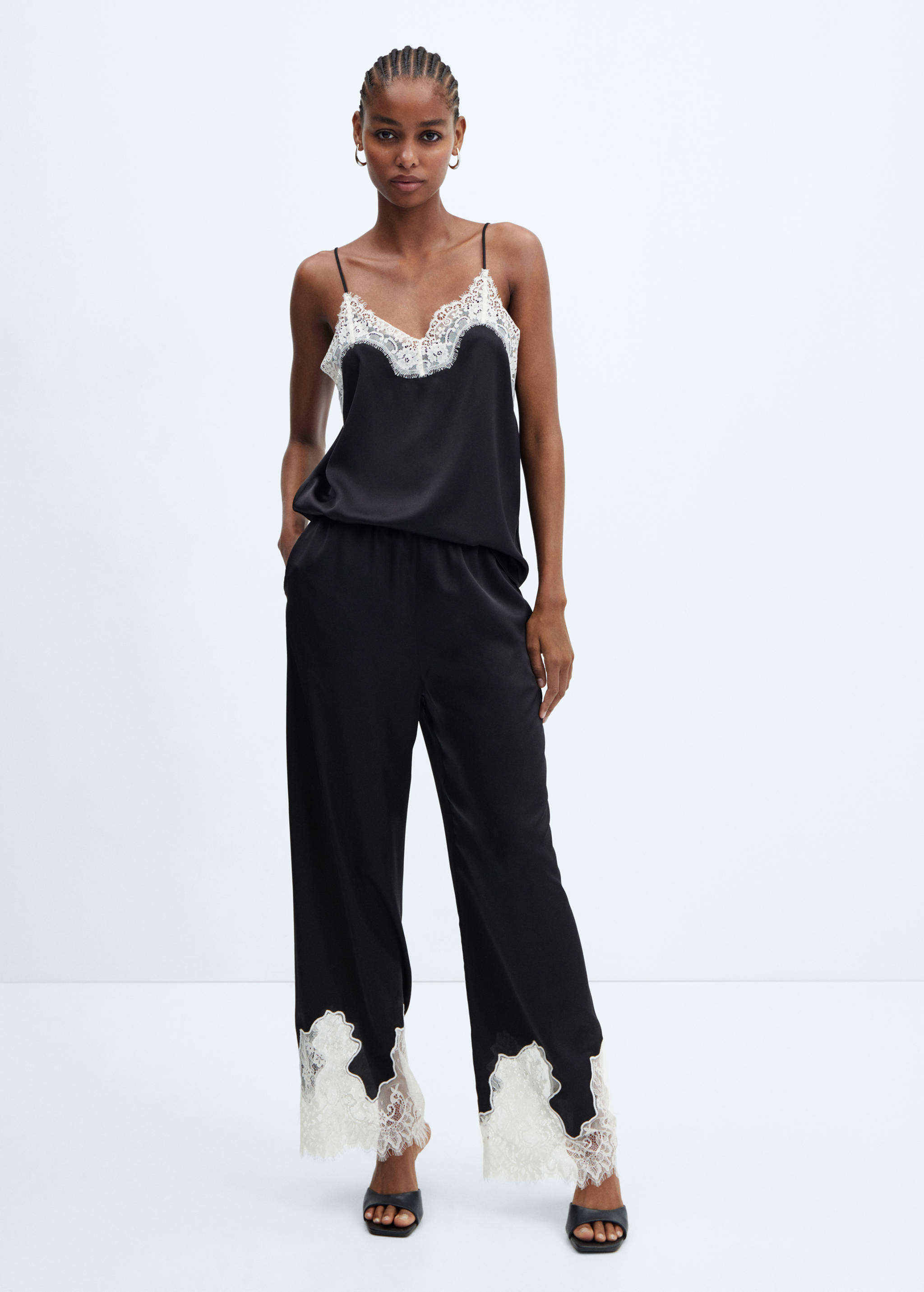 Lingerie top with lace neckline - General plane