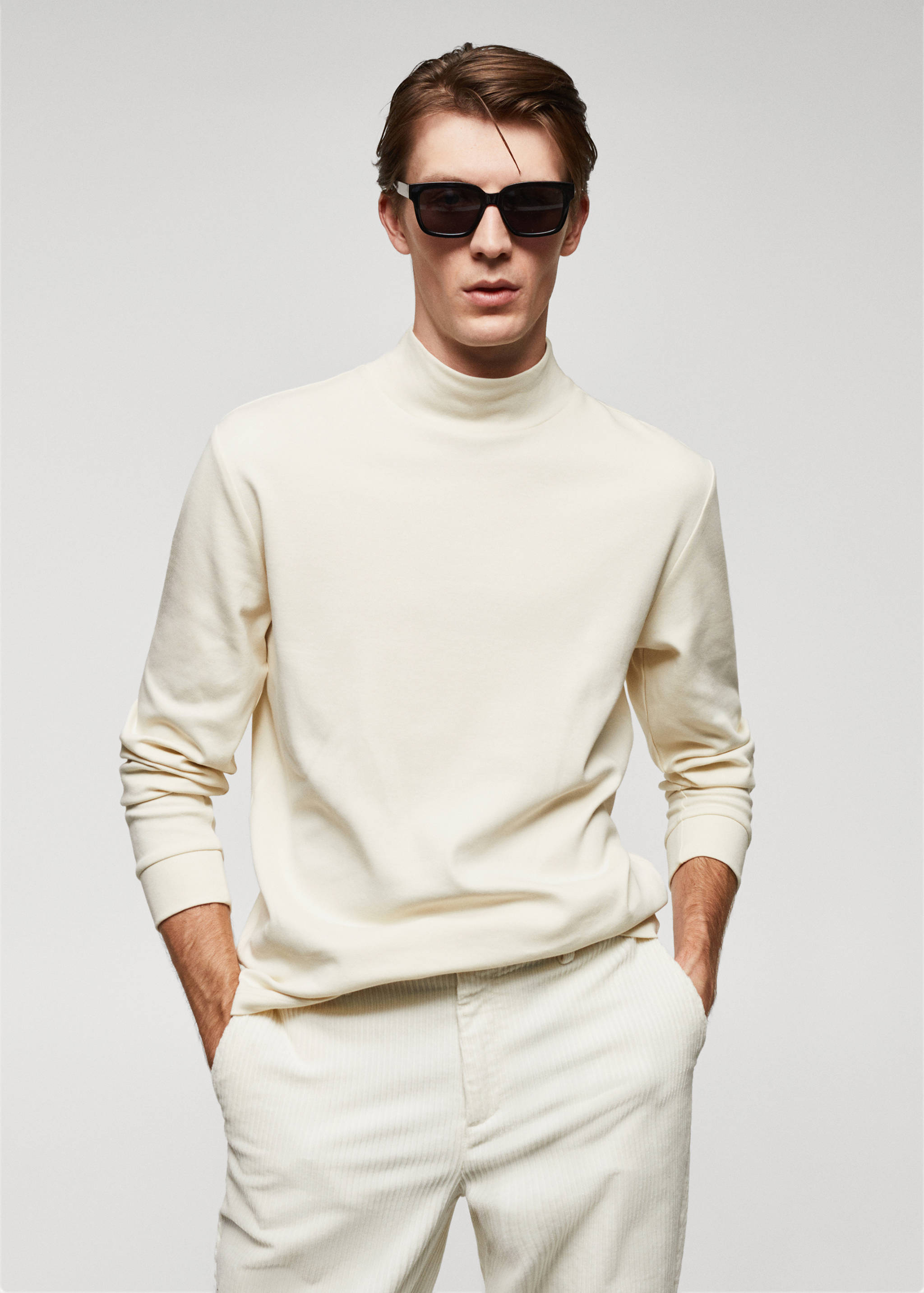 T-shirt manches longues col montant - Plan moyen