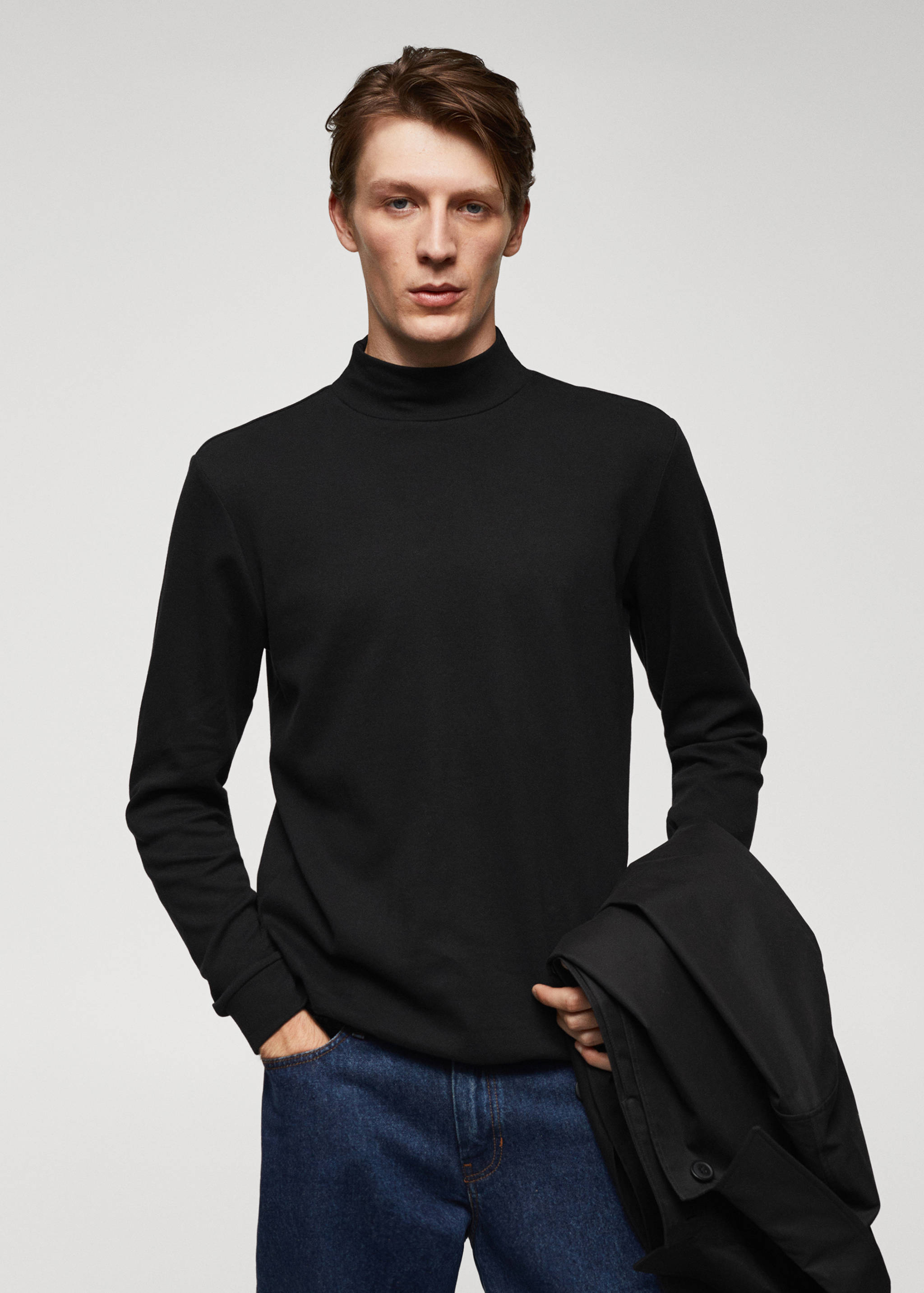 T-shirt manches longues col montant - Plan moyen