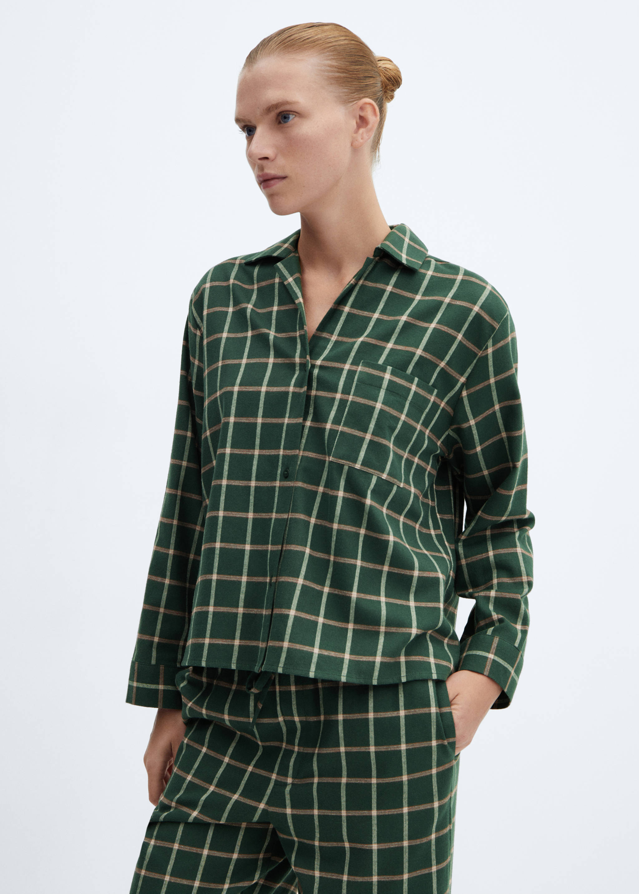 Camisa pijama cuadros franela - Plano medio