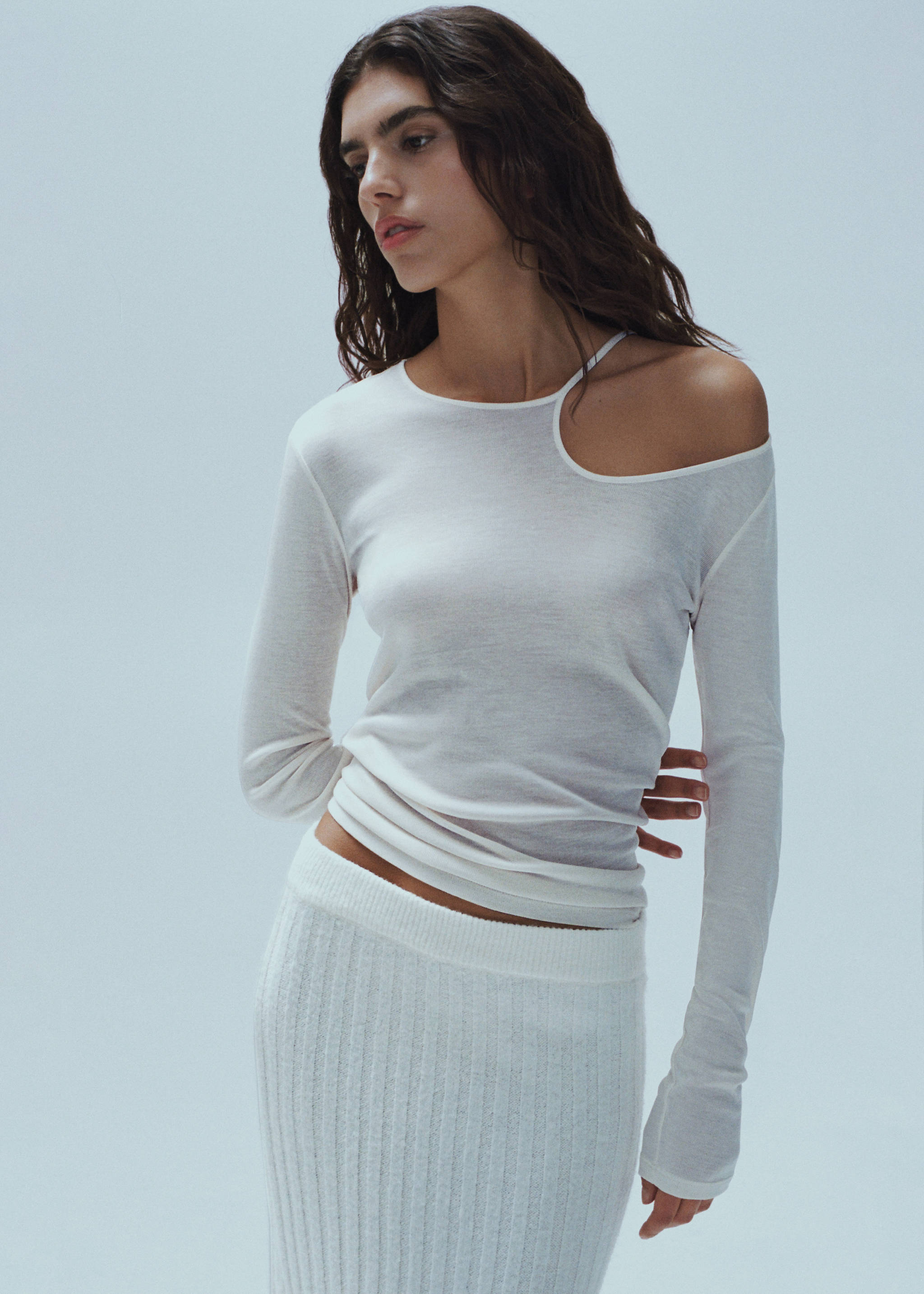 Лонгслив из лиоцелла с открытым плечом - Деталь изделия 6