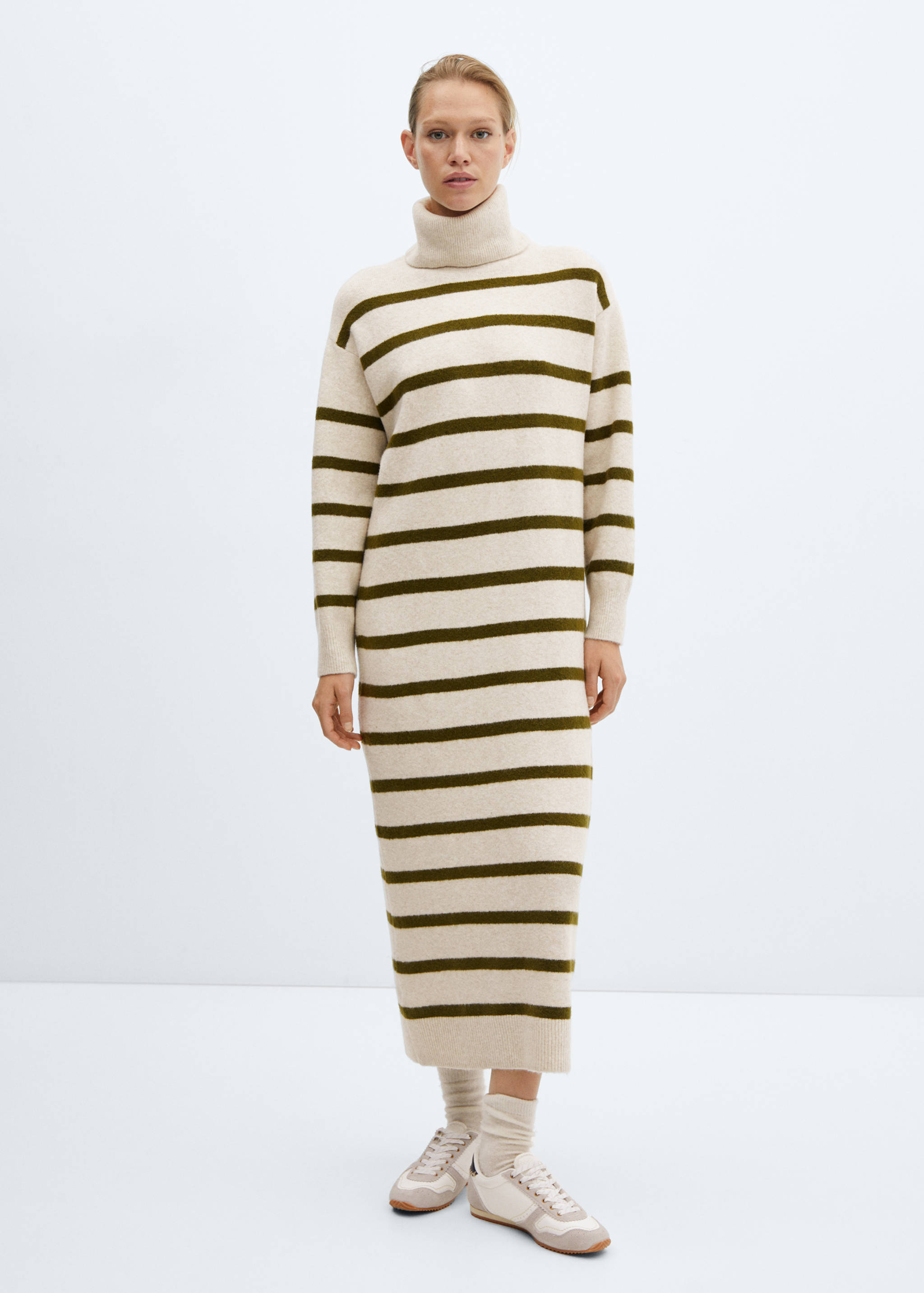 Knitted turtleneck dress - General plane