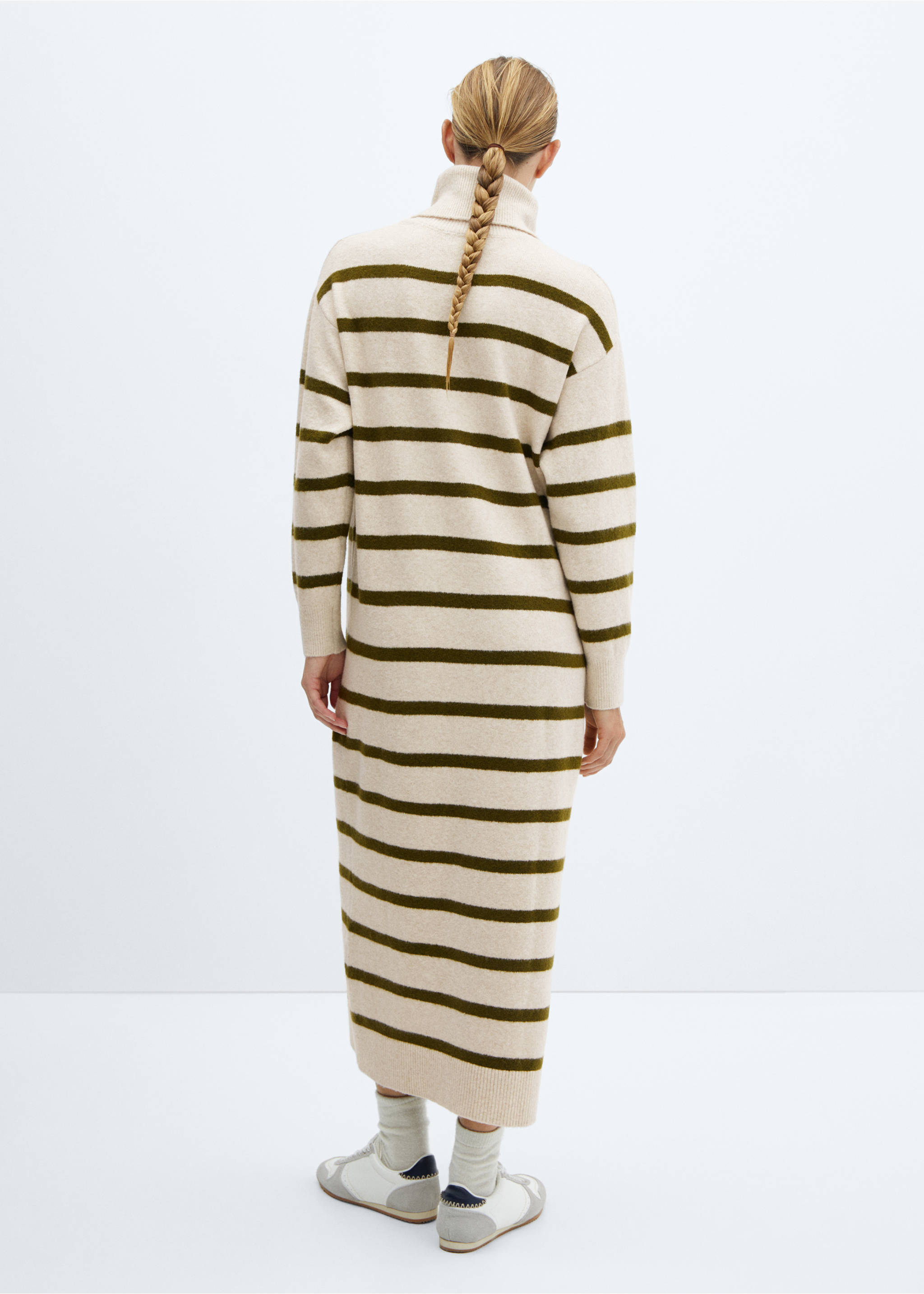 Knitted turtleneck dress - Reverse of the article, Khaki. Ref: 57079101-00.