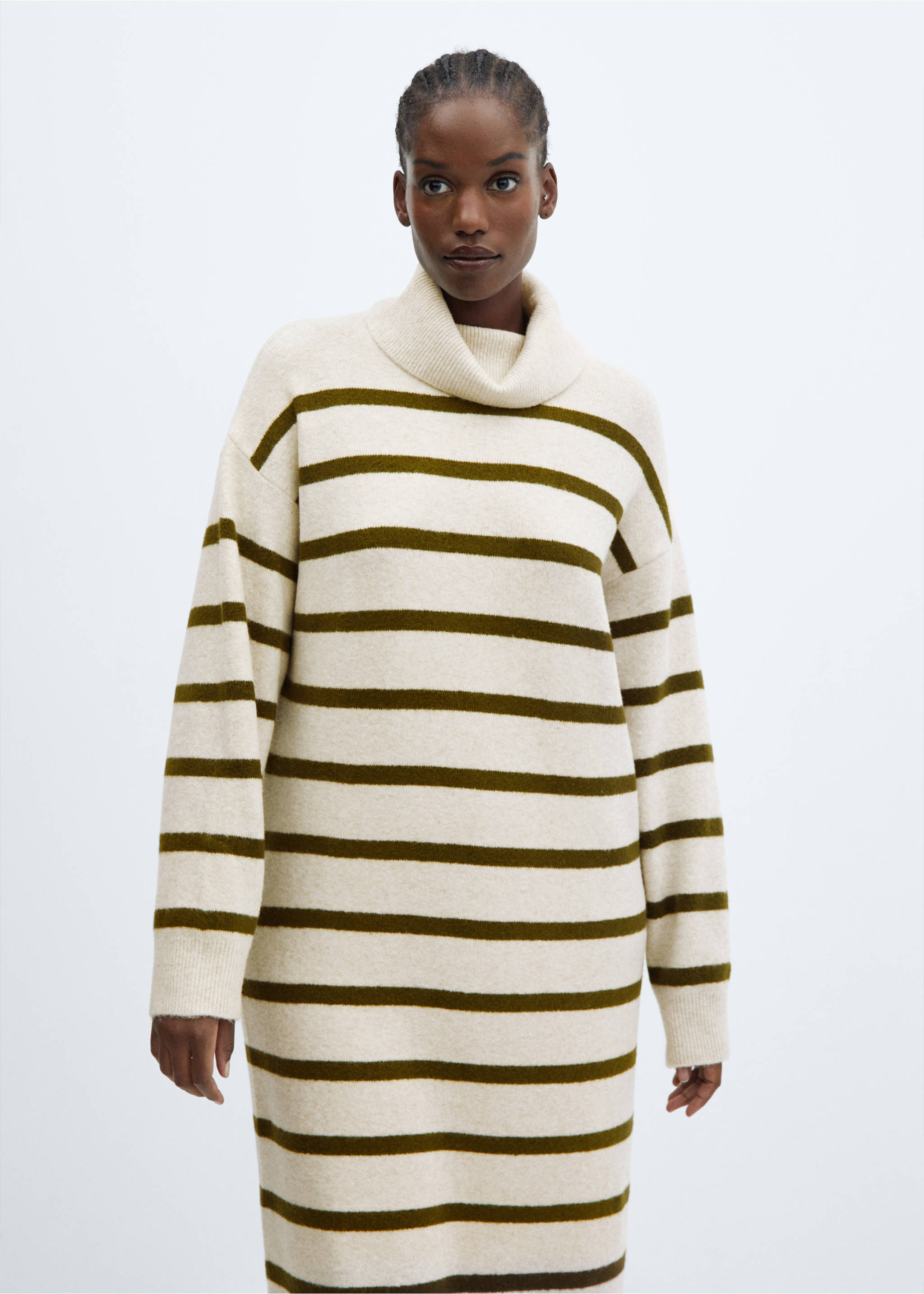 Knitted turtleneck dress - Details of the article 5, Khaki. Ref: 57079101-00.