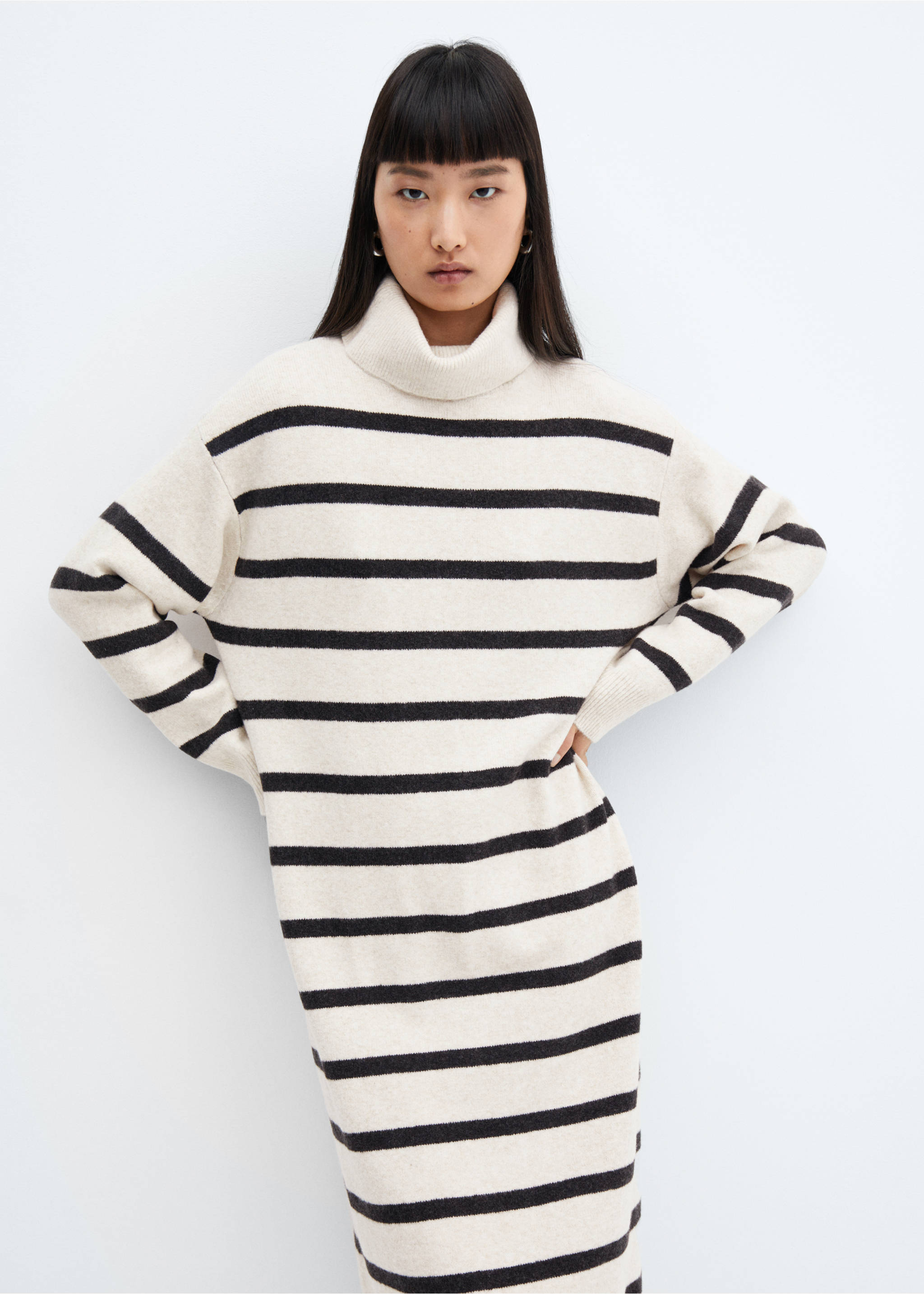 Knitted turtleneck dress - Medium plane, Charcoal. Ref: 57079101-00.