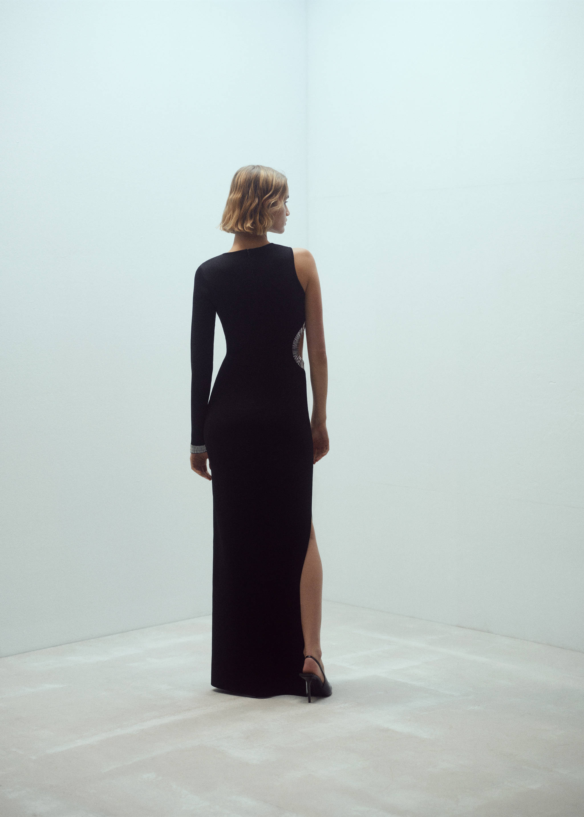 Asymmetrical dress with side slit - Reverse of the article