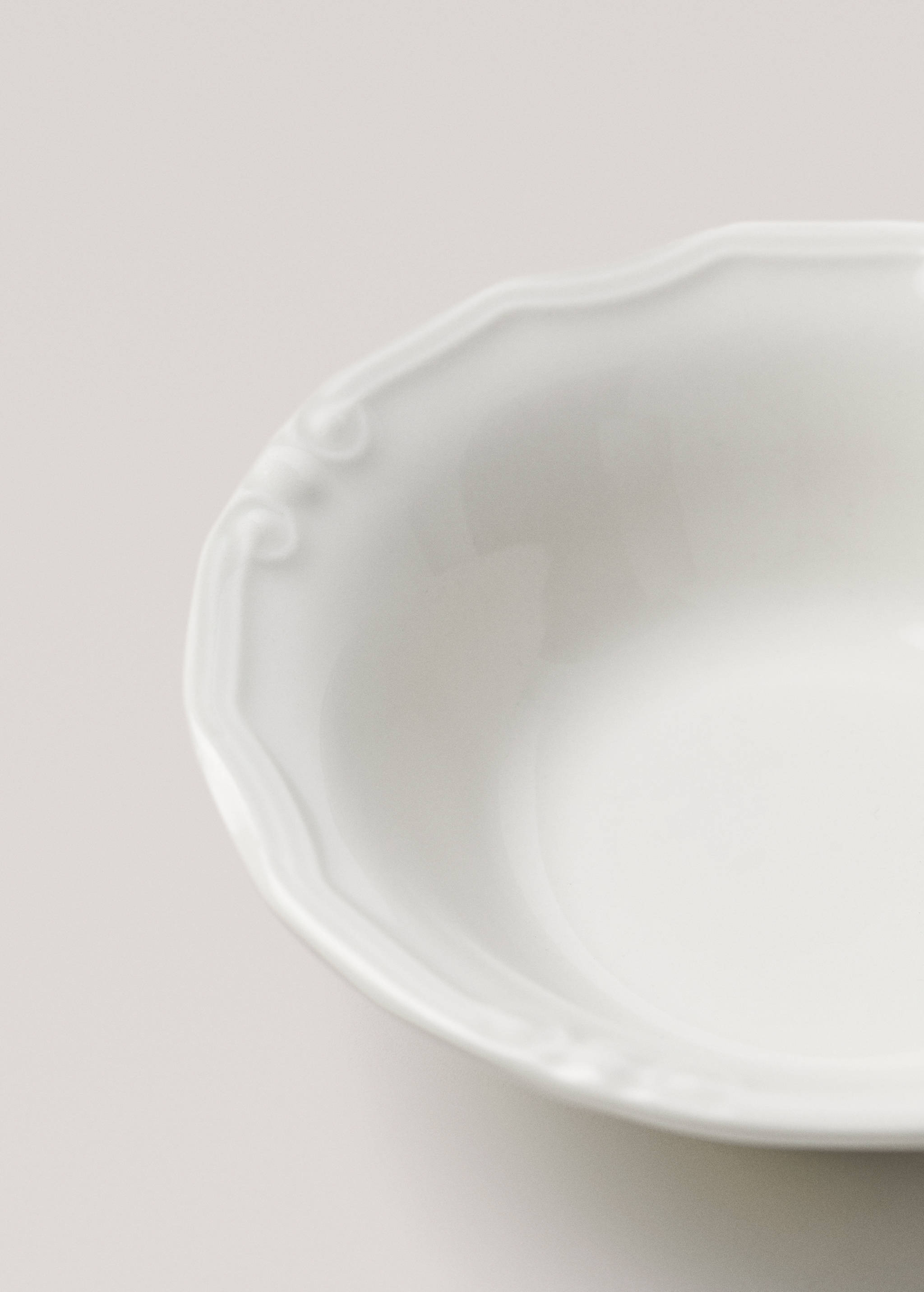 Porcelain romantic bowl - Details of the article 1