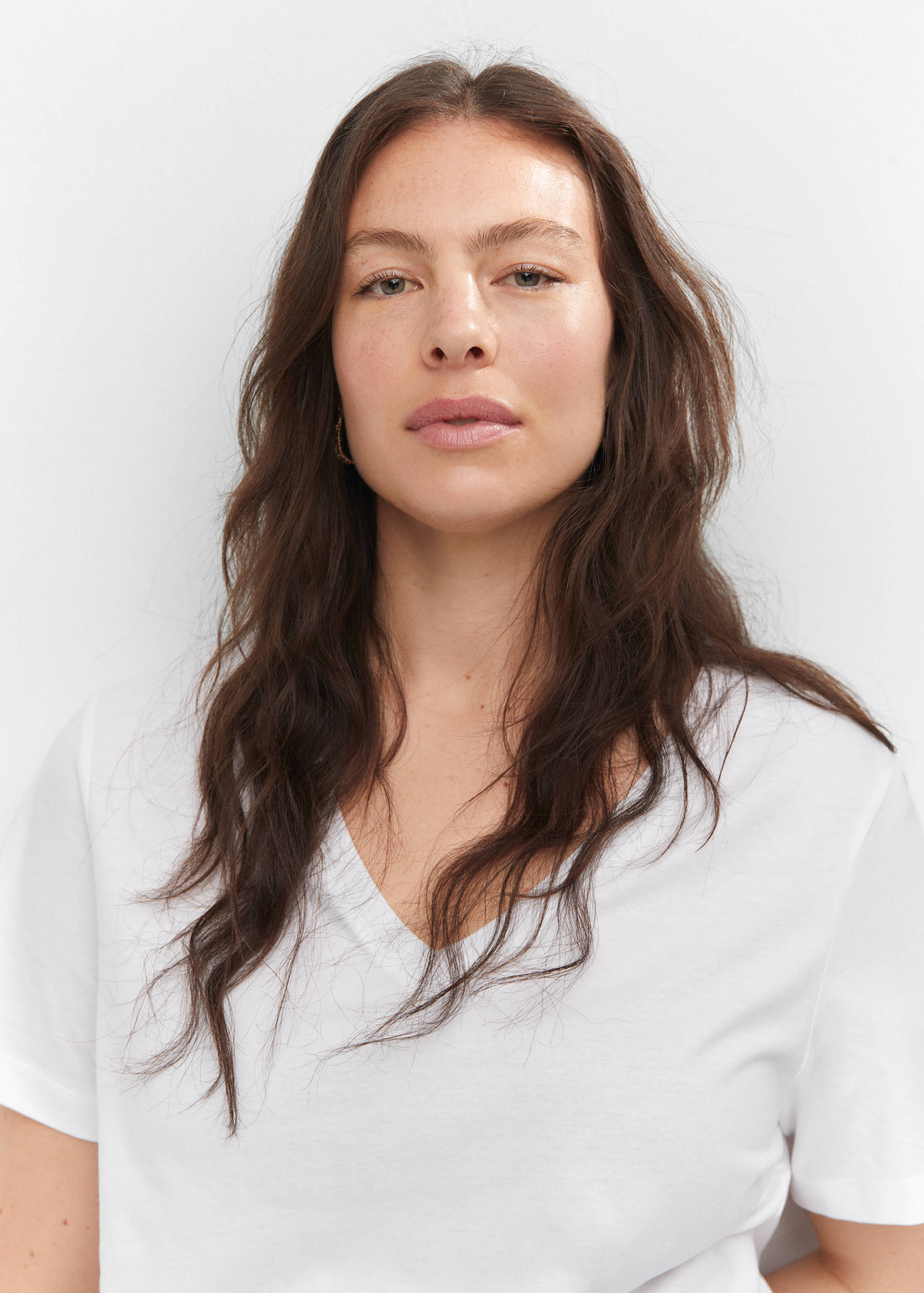 V-neck cotton T-shirt - Details of the article 4