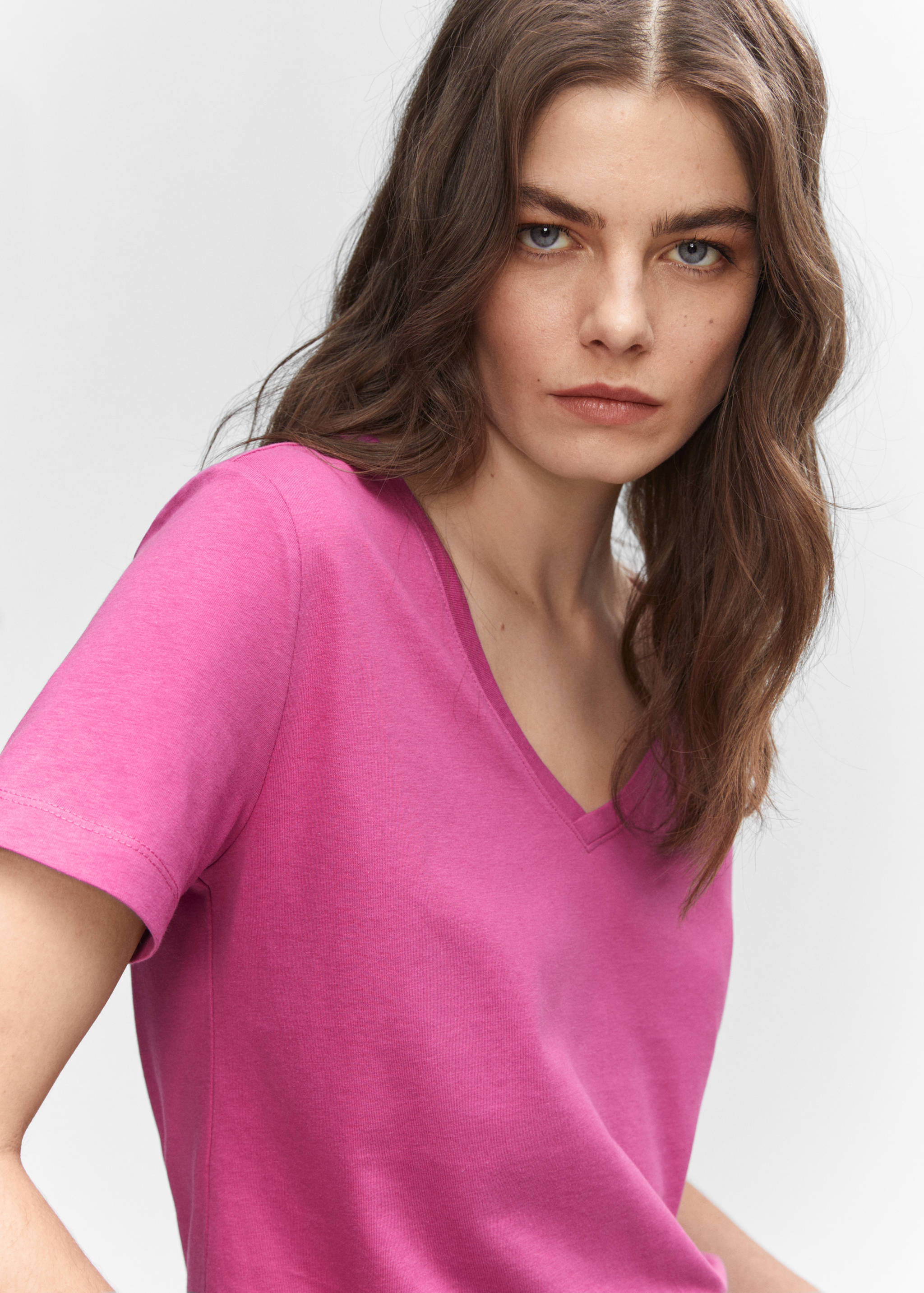 V-neck cotton T-shirt - Details of the article 1