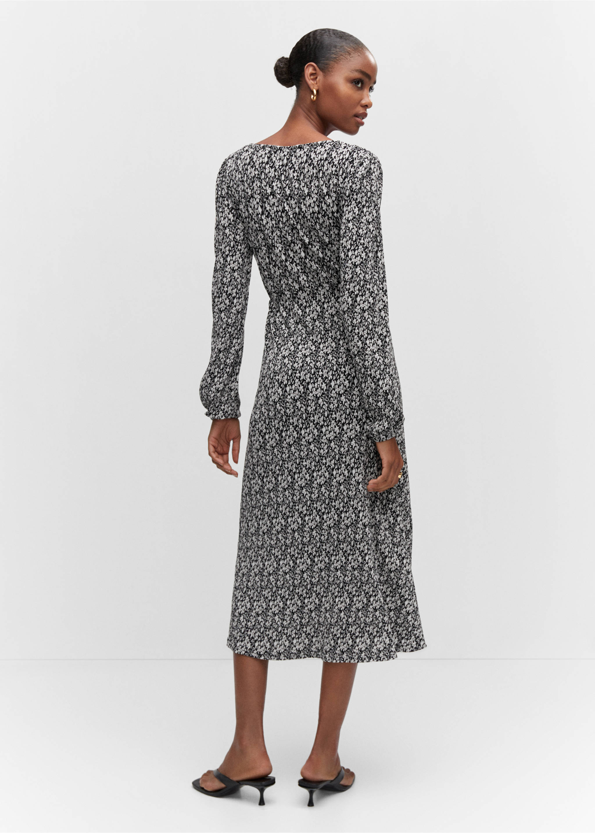 Printed textured dress - Reverse of the article, Black. Ref: 57083799-00.