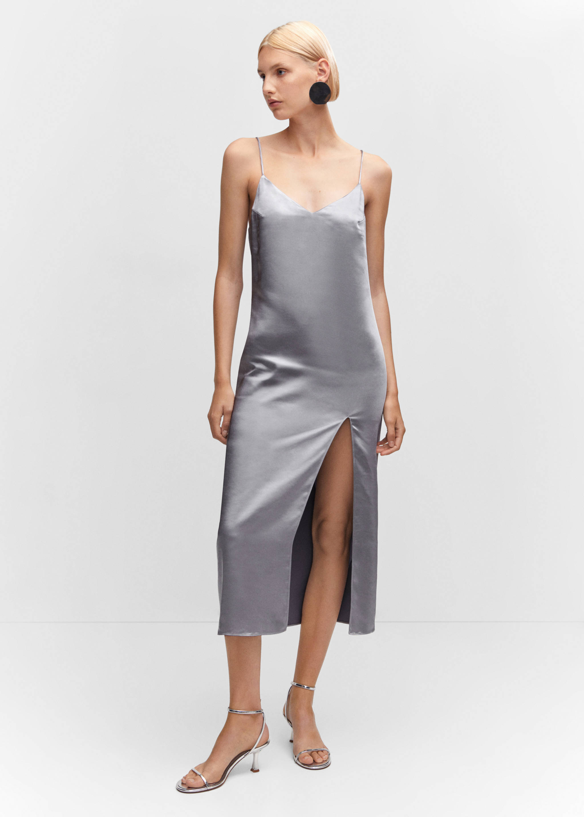 Side-slit satin dress - General plane