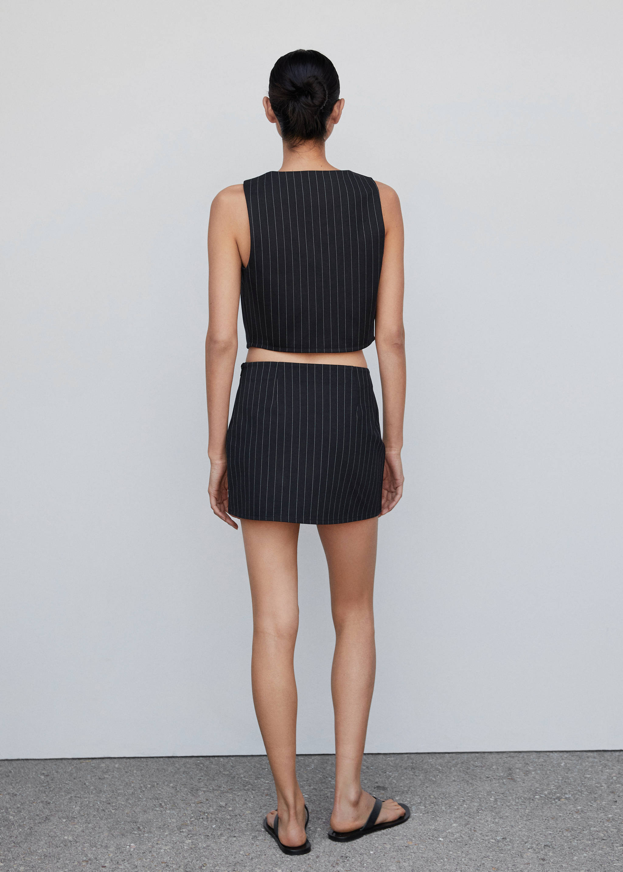 Cropped waistcoat with buttons - Reverse of the article