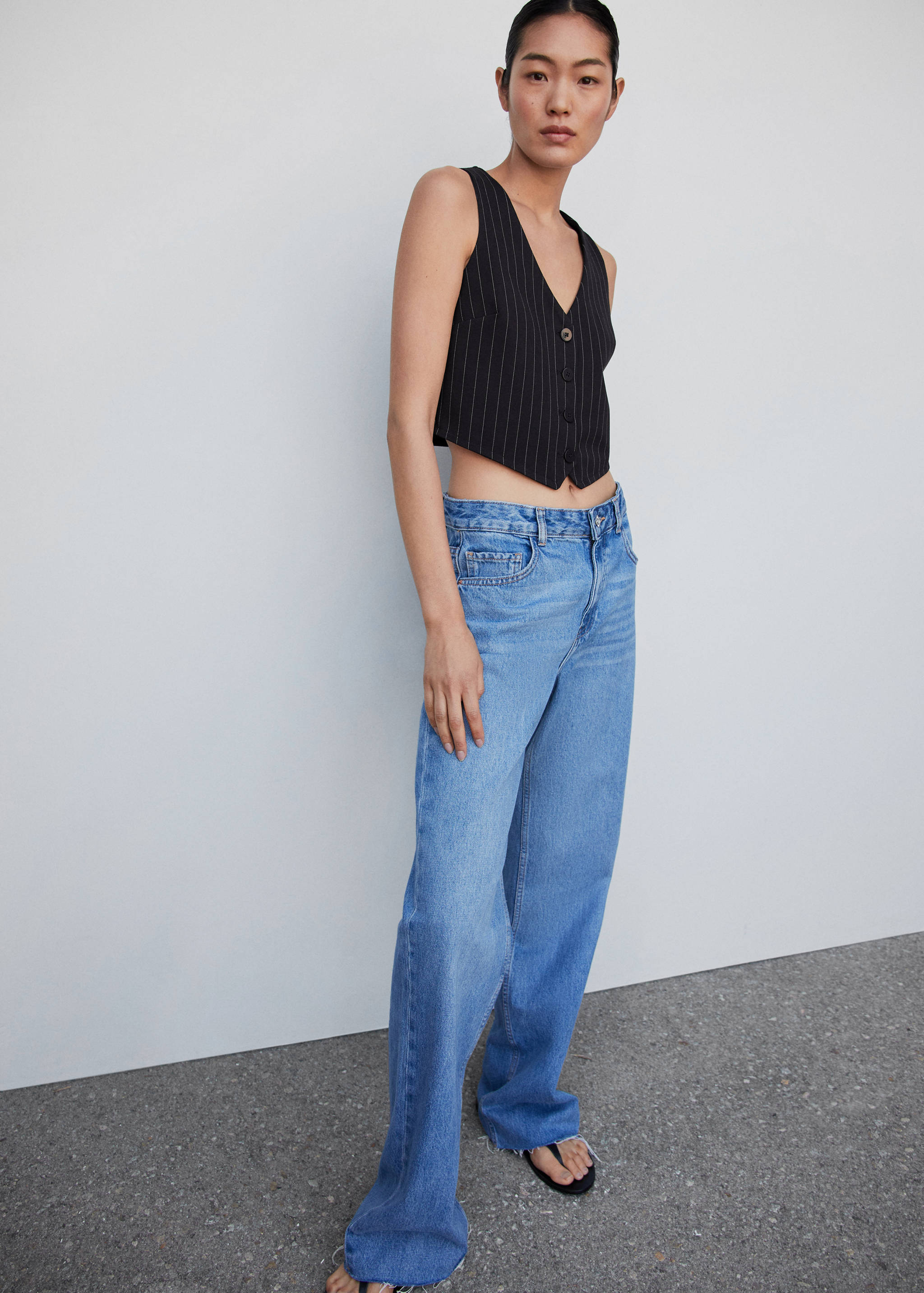 Cropped waistcoat with buttons - Details of the article 2