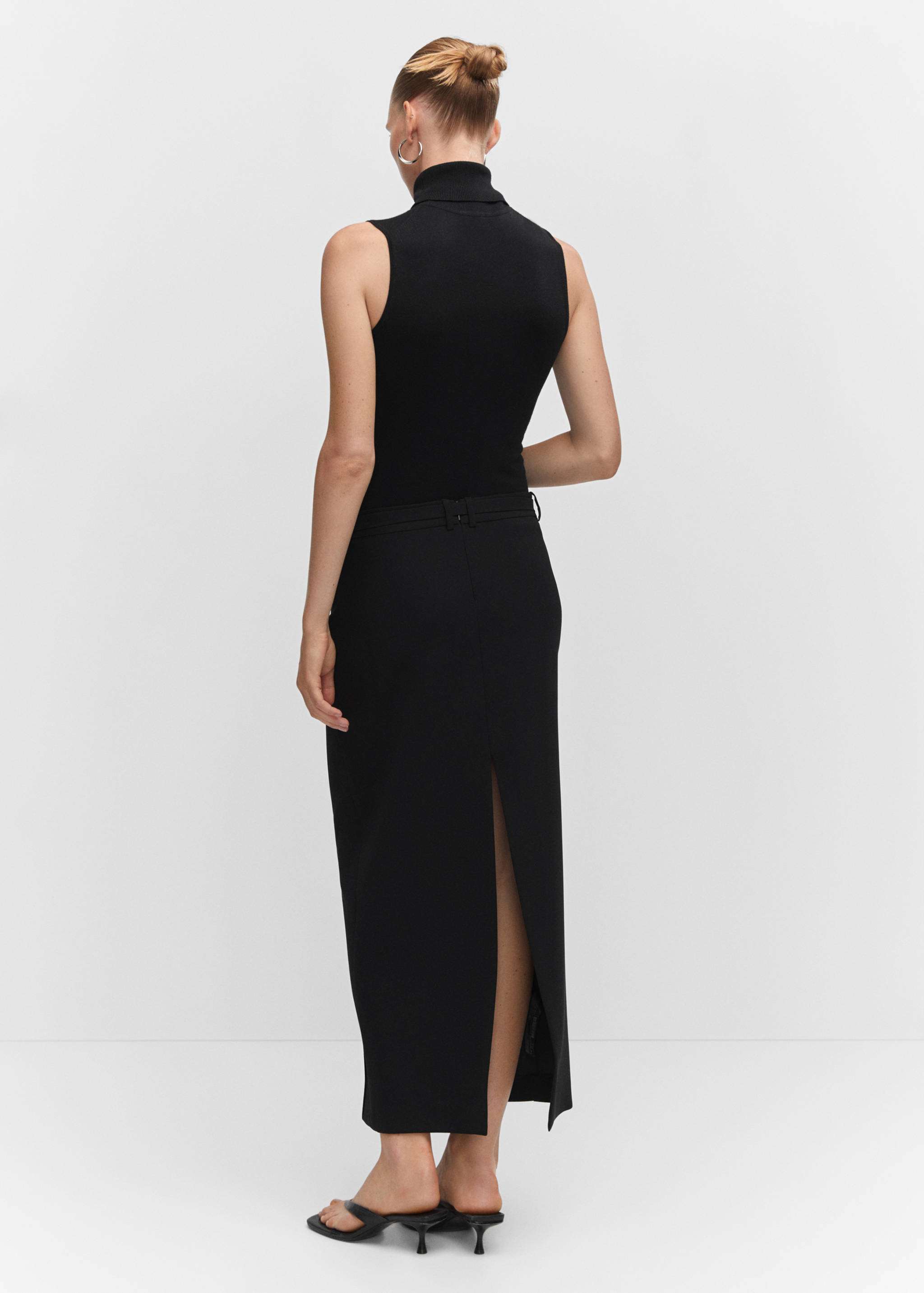 开衩和腰带短裙 - null