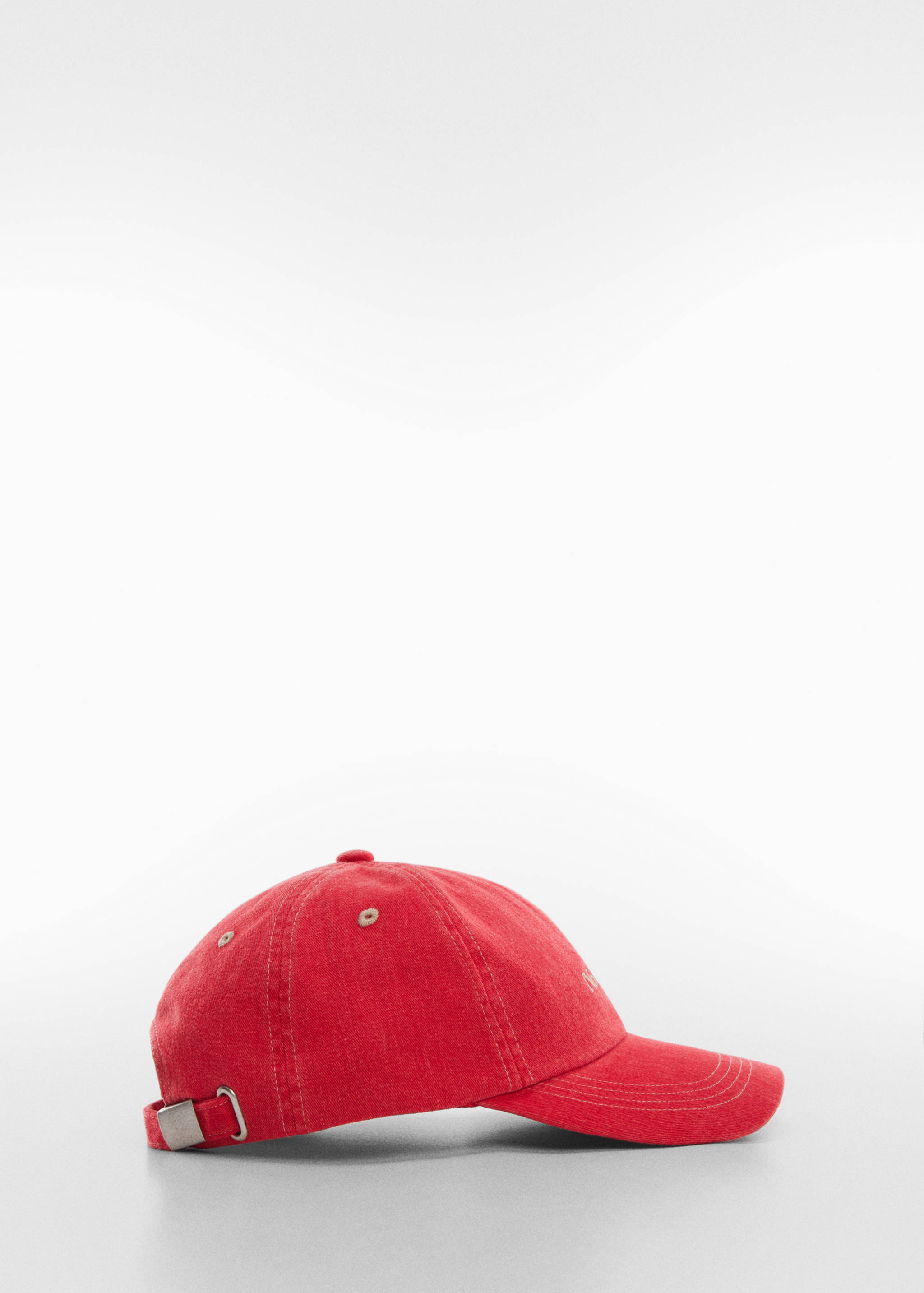 Бейсболка с вышитой надписью - Изделие без модели