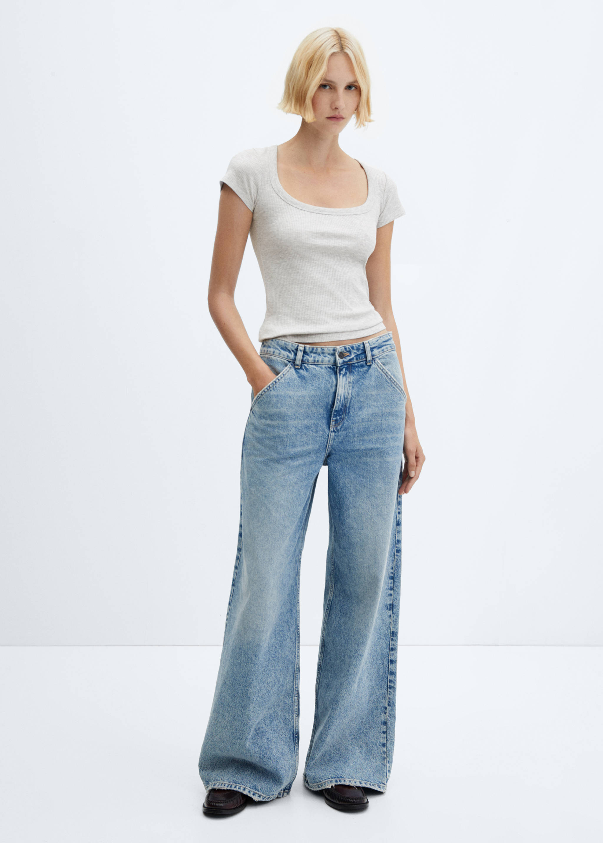 T-shirt décolleté plongeant - Plan général