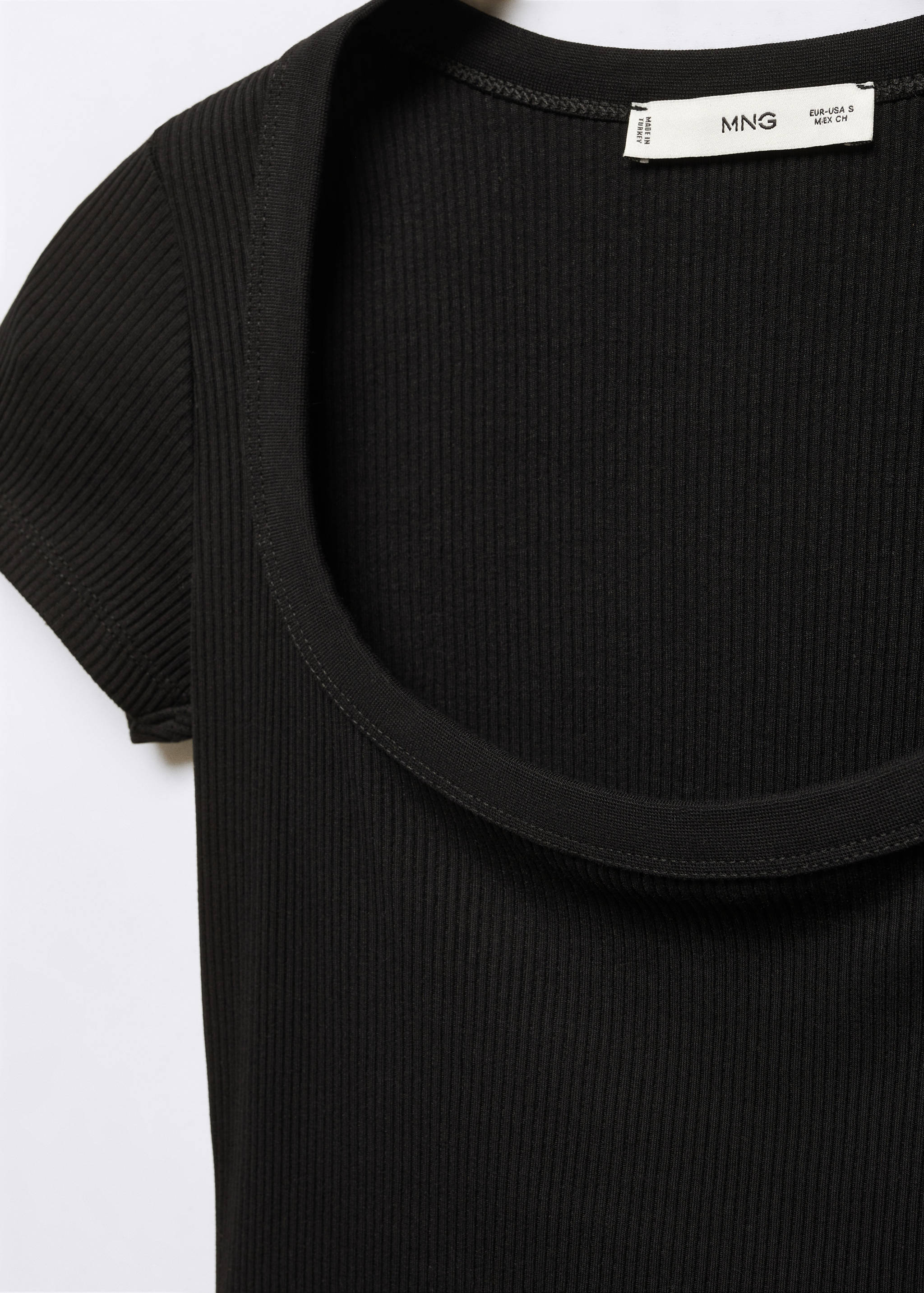 T-shirt décolleté plongeant - Détail de l'article 8