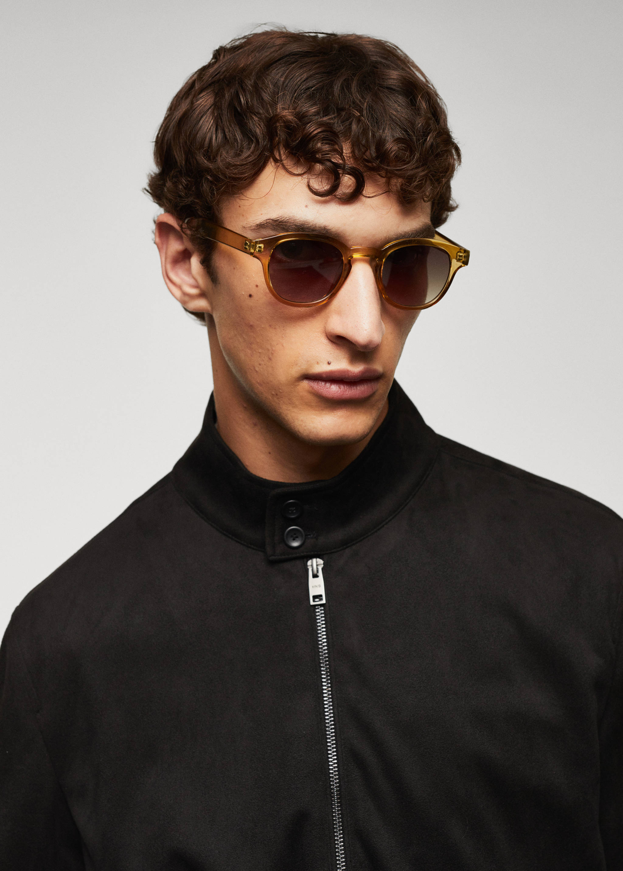 Куртка-бомбер с эффектом замши - Деталь изделия 1