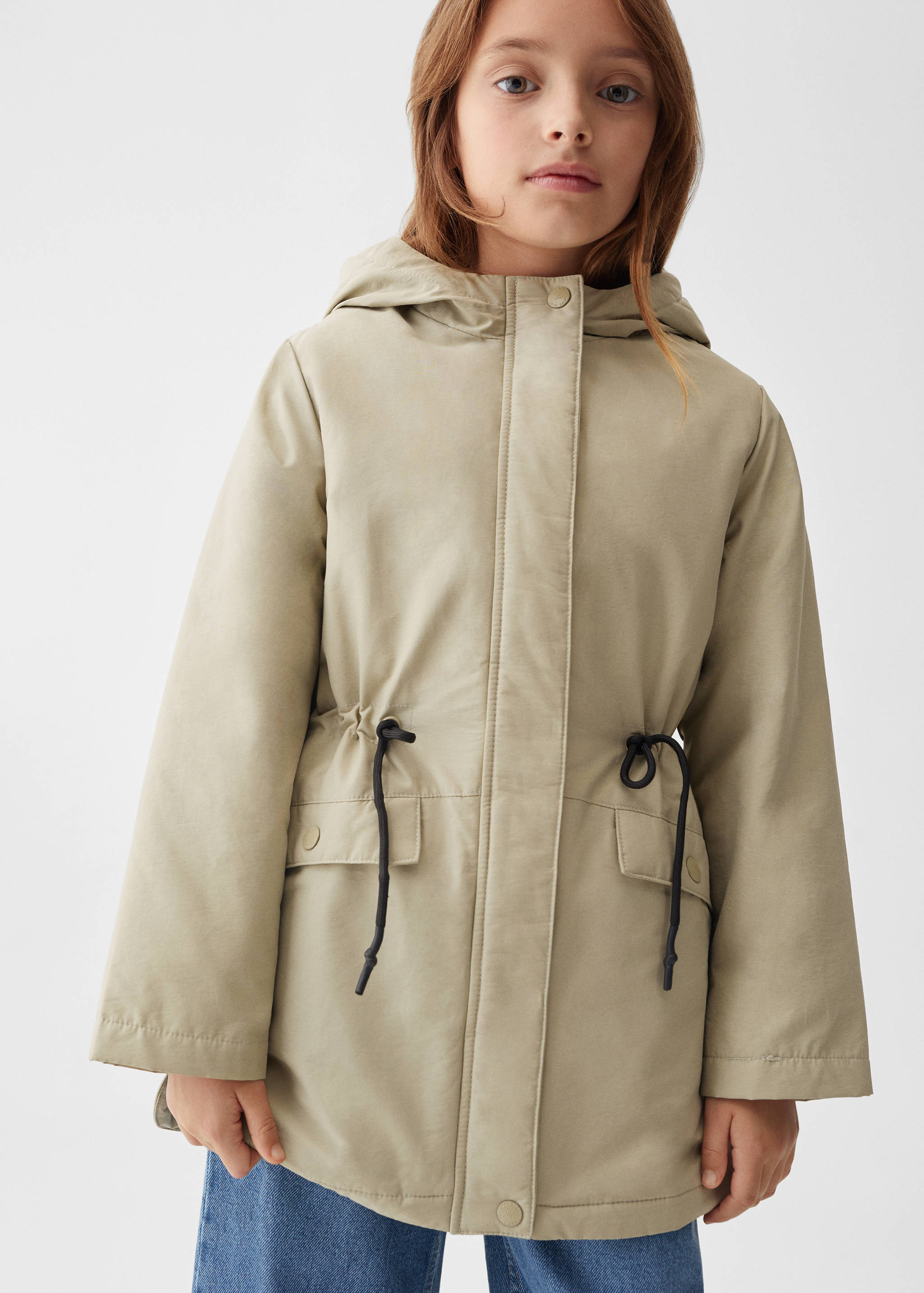 Manteau imperméable à capuche - Plan moyen