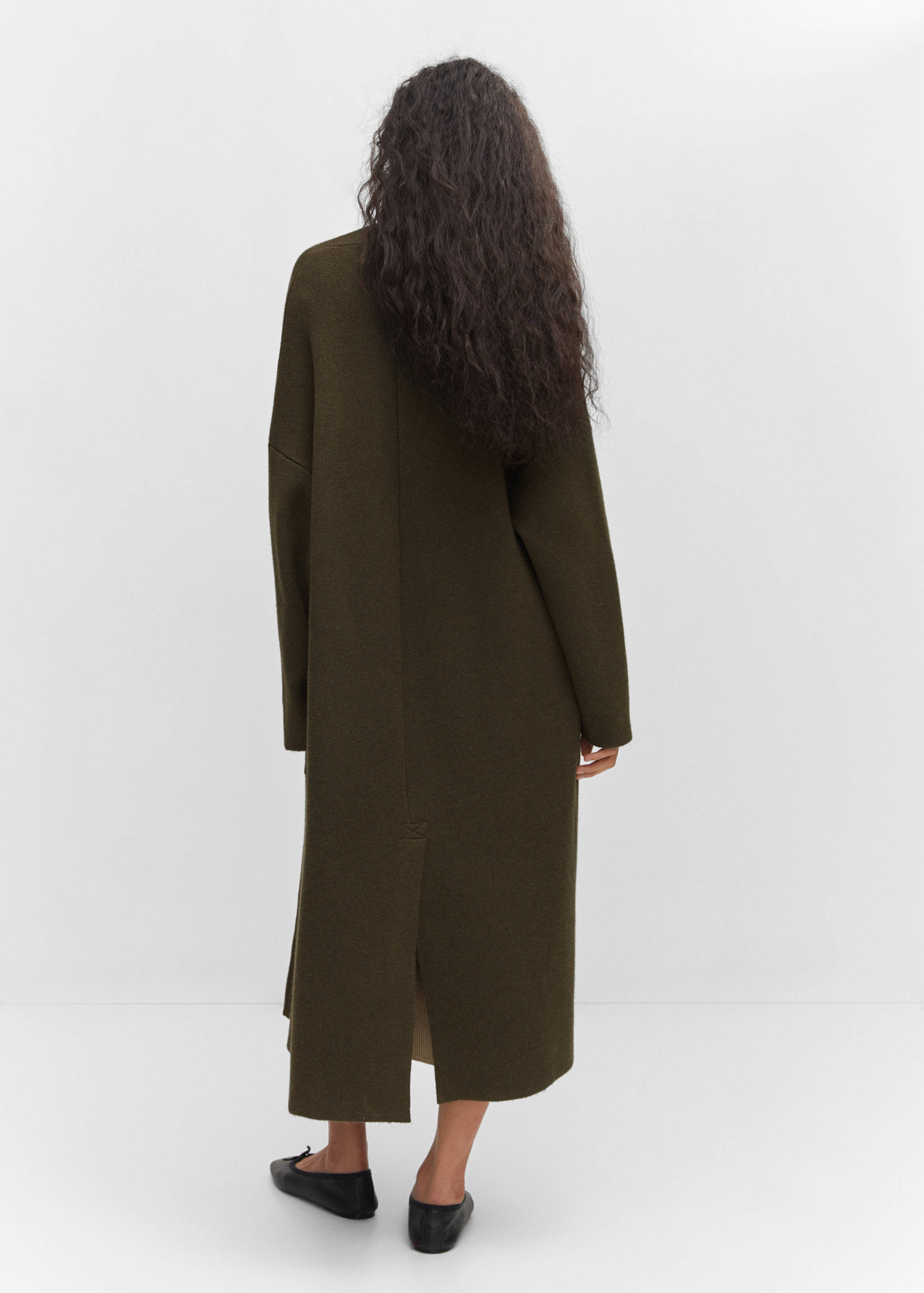 Oversized knitted coat with pockets - Reverse of the article