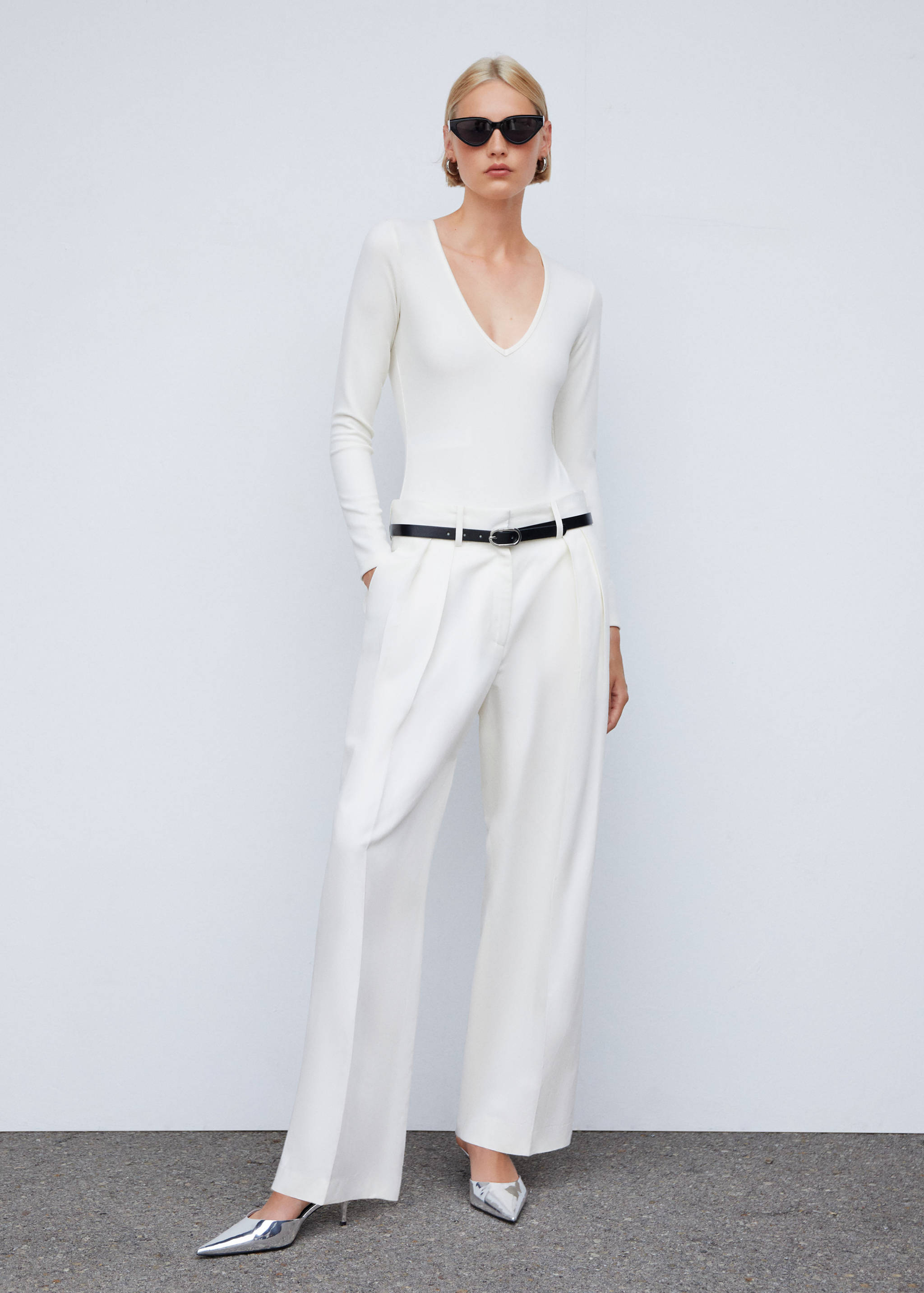 V-neck bodysuit - General plane